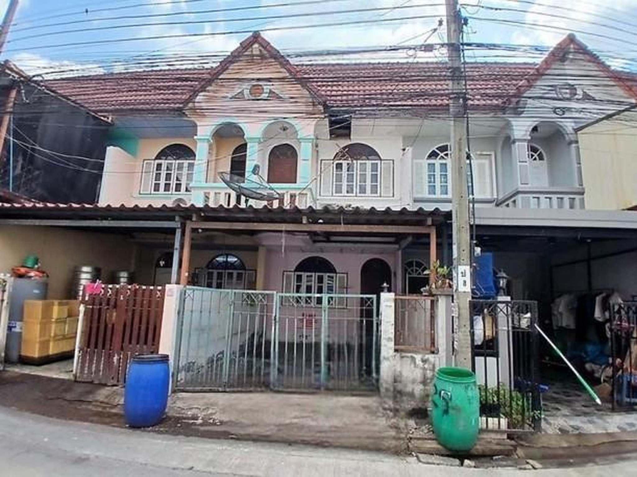 ทรัพย์สถาบันโดย GHB ทาวน์เฮาส์ กล่อมพิรุณ