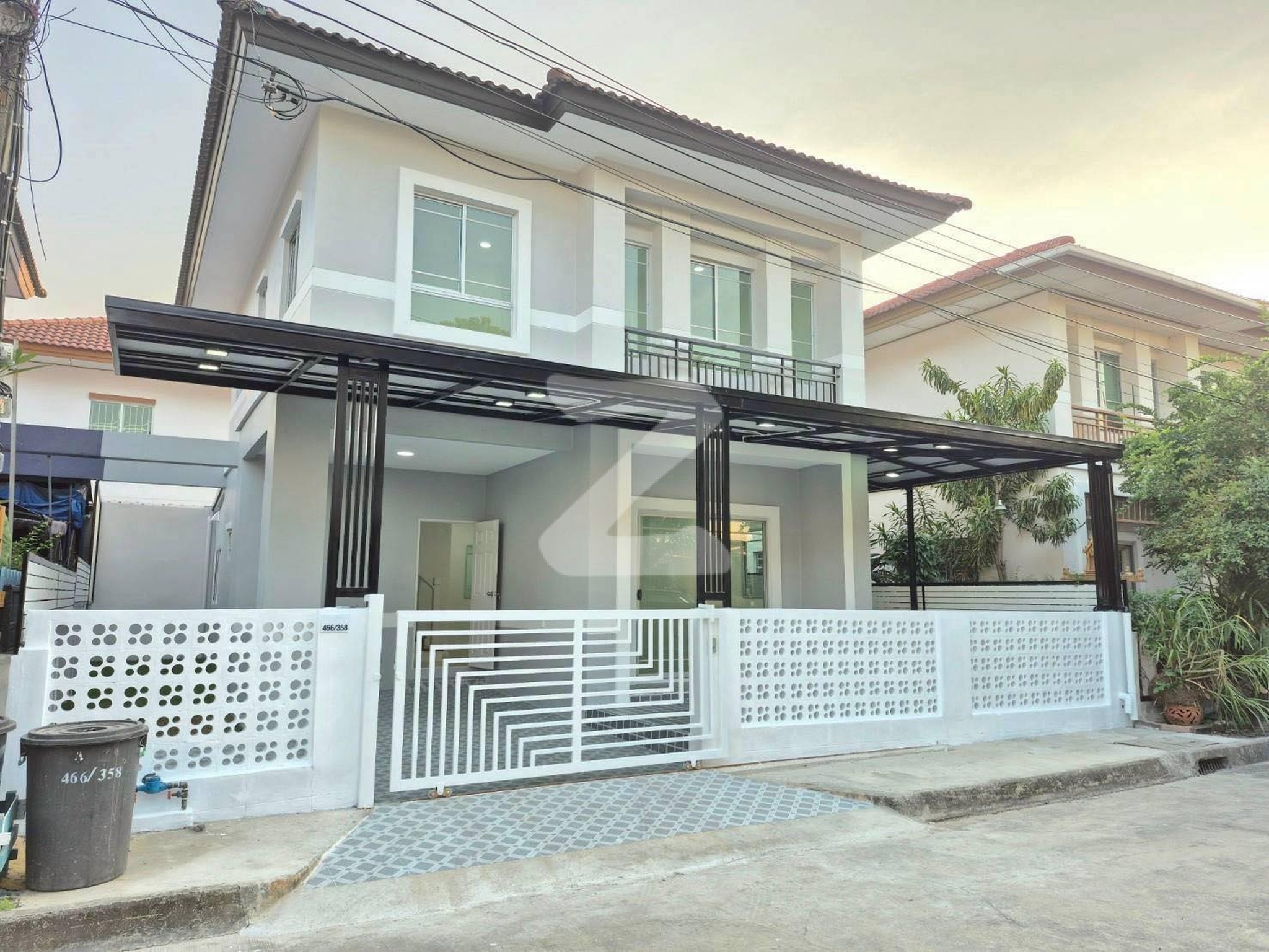 เจ้าของขายเอง  บ้านแฝดสไตล์บ้านเดี่ยว 2 ชั้น หมู่บ้านพร้อมพัฒน์ 1 ตกแต่งใหม่พร้อมอยู่ ตั้งอยู่ถนน ปัญญาอินทรา เลียบคลองสอง        : เจ้าของขายเอง (งดรับนายหน้า)