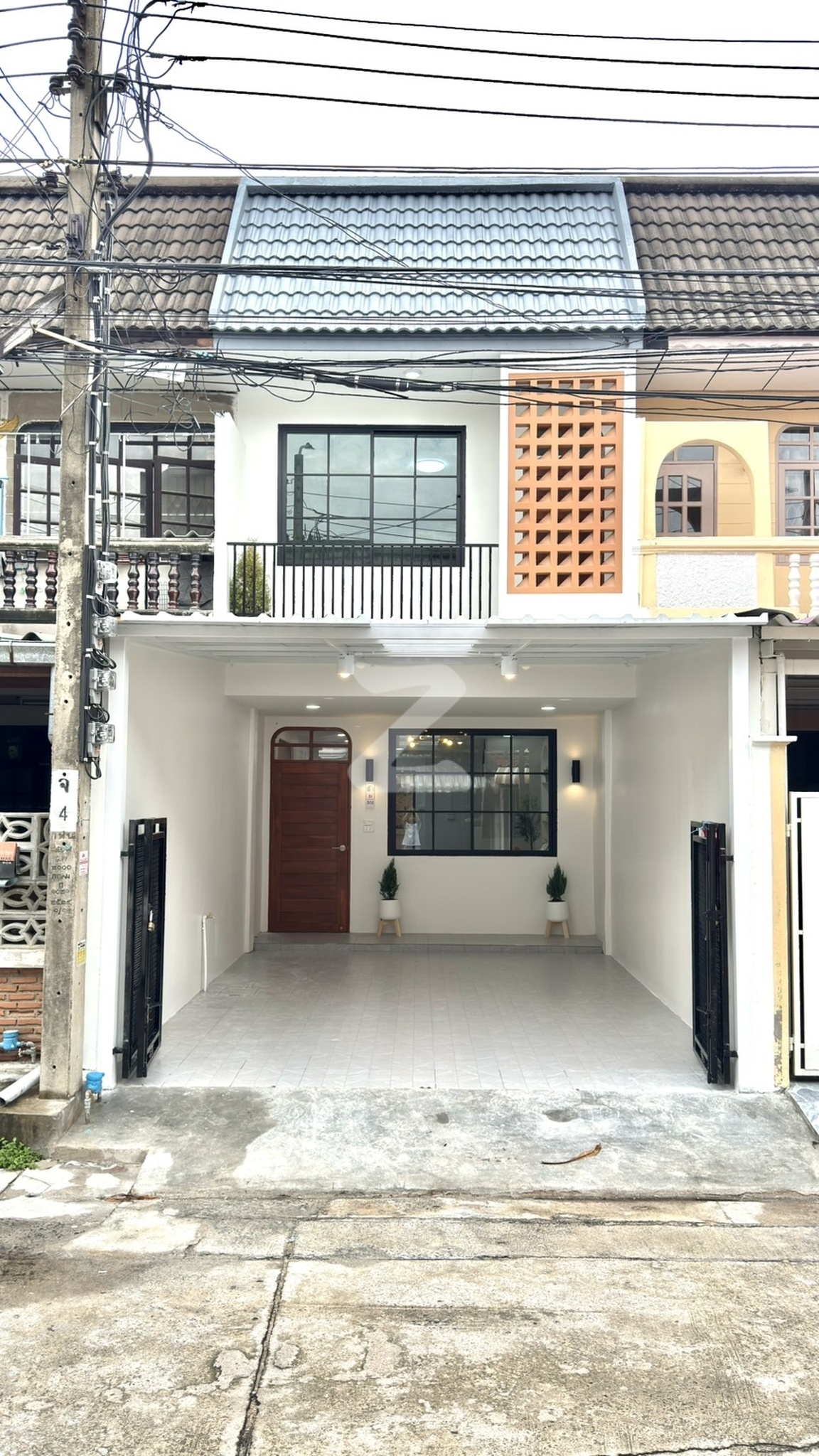 ขายทาวน์เฮ้าส์ นวลจันทร์ รีโนเวทใหม่ทั้งหลัง หมู่บ้านเสนา 88 (คลองลำเจียก 6-8) ซอยนวลจันทร์ 17  : เจ้าของขายเอง (งดรับนายหน้า)
