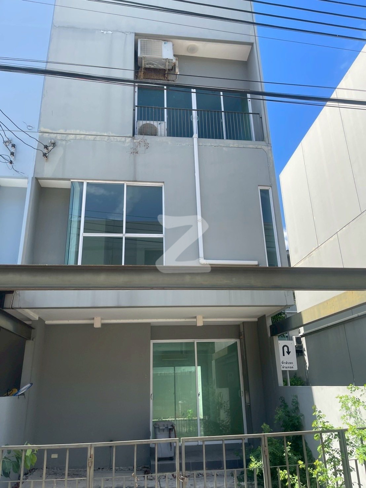 ขายบ้านค่ะ 🏡 เจ้าของขายเอง สภาพไม่เคยเข้าอยู่ สภาพปัจจุบันตามรูปคือพึ่งถ่ายเมื่อวันที่ 19 เมษายน 68 นี้เอง หลังมุม       : เจ้าของขายเอง (งดรับนายหน้า)