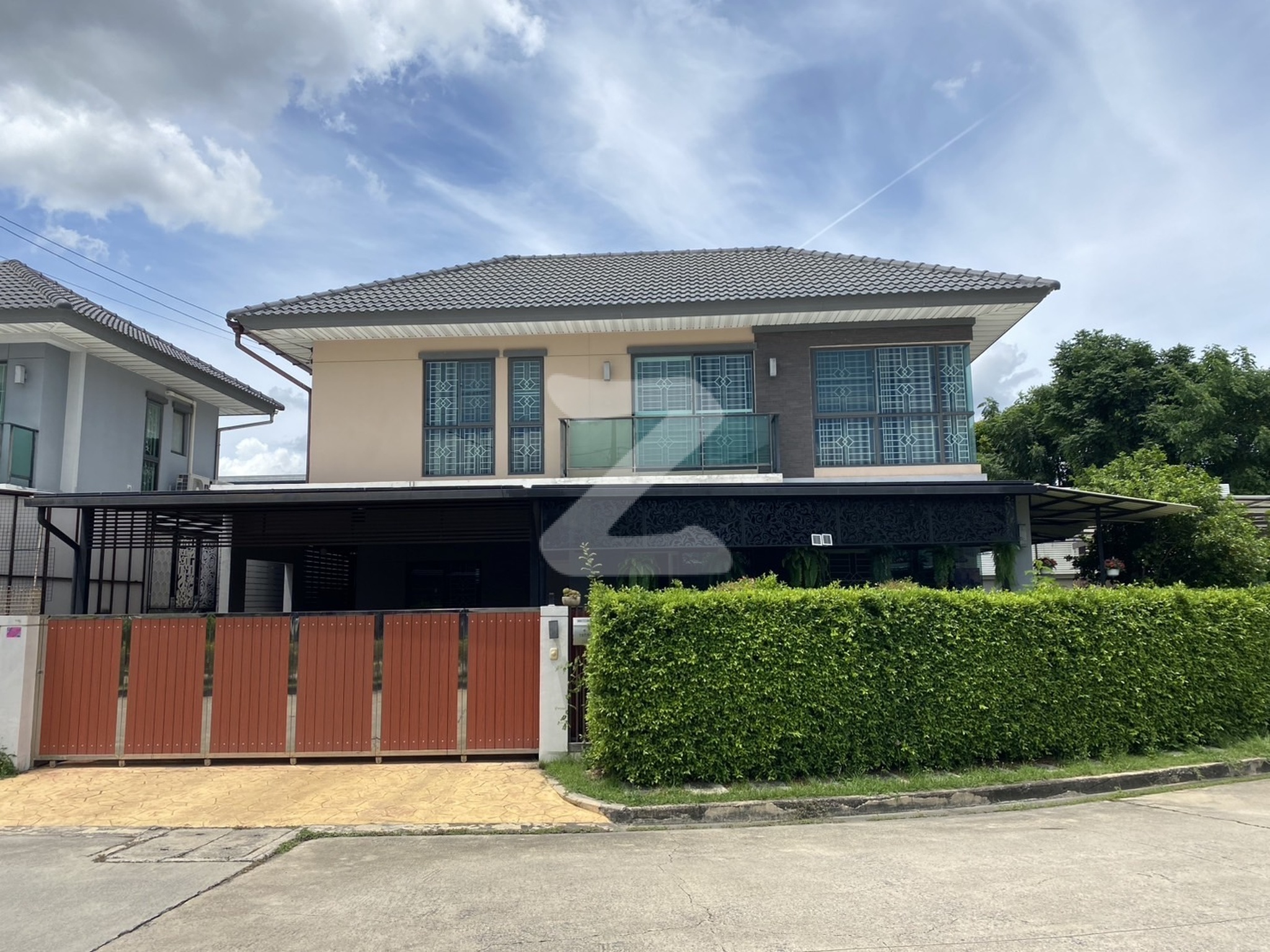 บ้านเดี่ยว 4 ห้องนอน 3 ห้องน้ำ 2 ที่จอดรถ