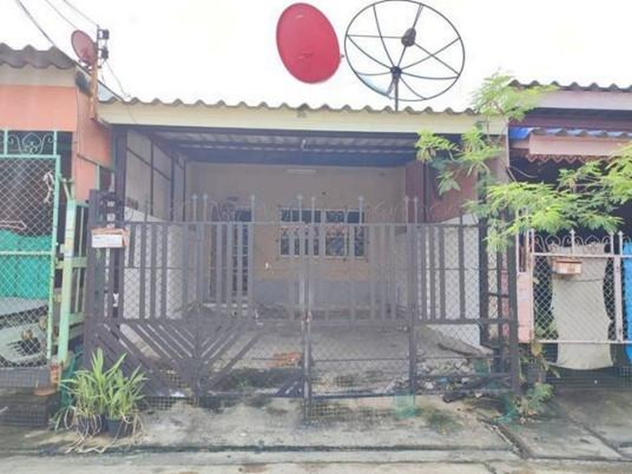 ทรัพย์สถาบันโดย GHB ทาวน์เฮาส์ แสงตะวันเทพารักษ์