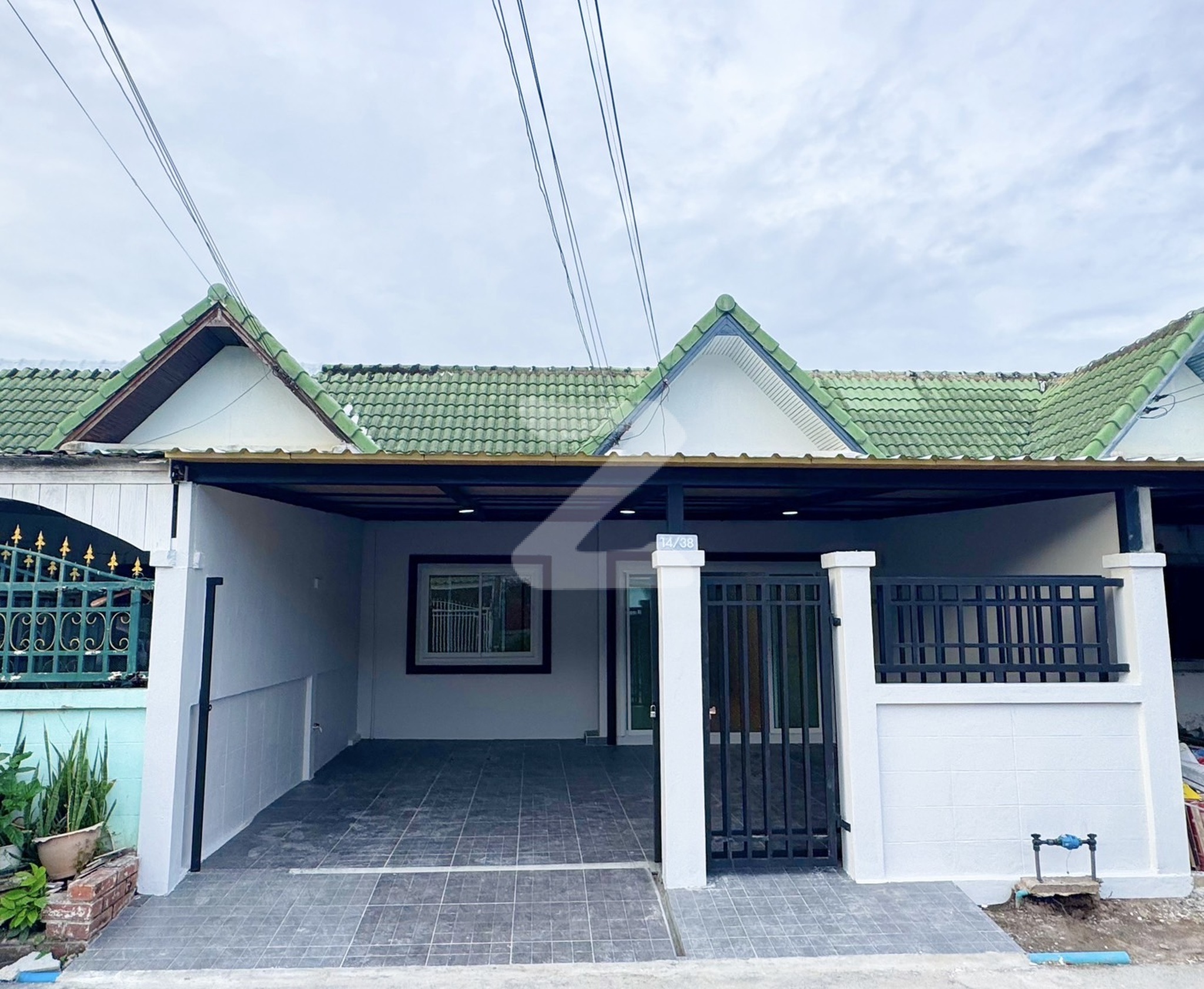 ทาวน์เฮาส์ชั้นเดียว รีโนเวทใหม่ทั้งหลัง เข้าออกได้2ทาง ซอยเนินพลับหวาน - ซอยสยามฯ ใกล้โรงเรียนสว่างฯ ใกล้ตลาดไร่วนาสิทธุ์ ใกล้พัทยากลาง : เจ้าของขายเอง (งดรับนายหน้า)