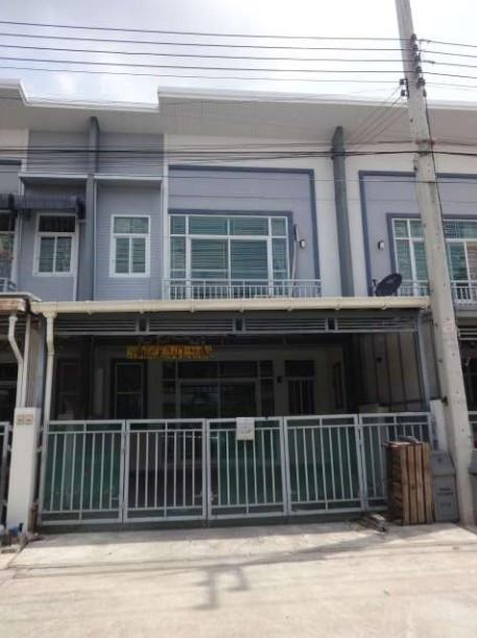 ทรัพย์สถาบันโดย GHB ทาวน์เฮาส์ เดอะคิวบ์ทาวน์ (The Cube Town Lamlukka)