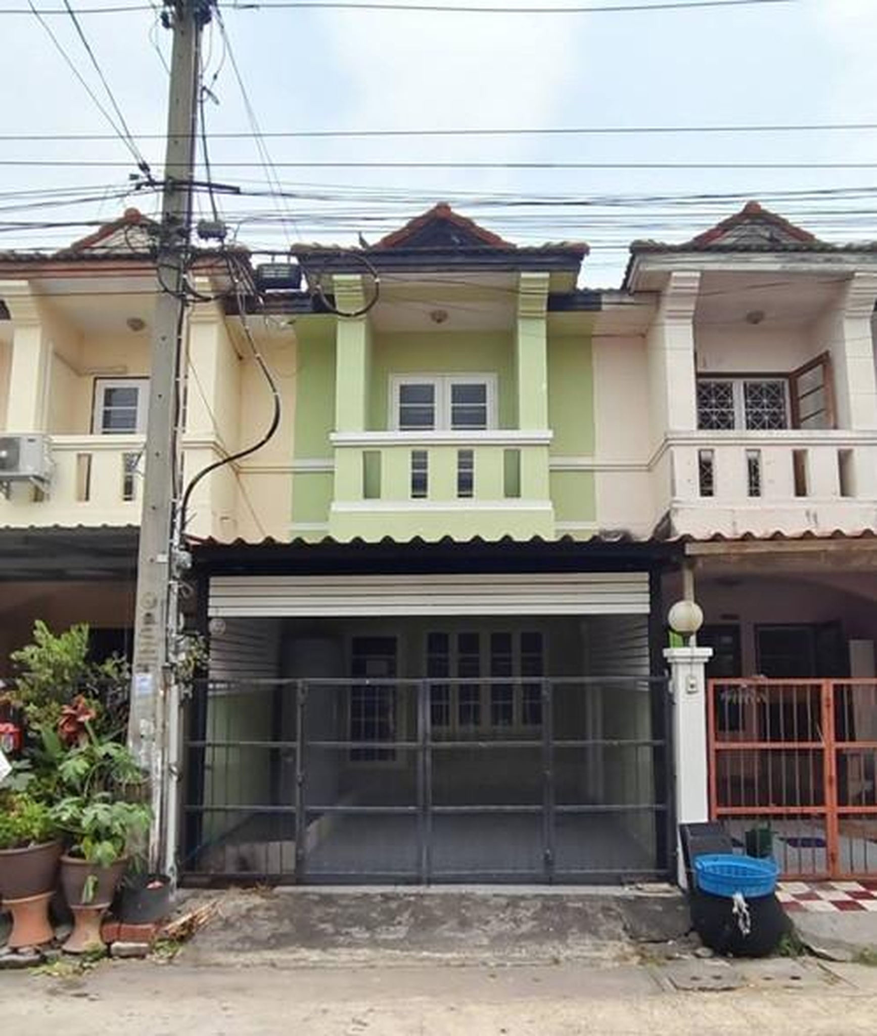 ทรัพย์สถาบันโดย GHB ทาวน์เฮาส์ พุทธชาด