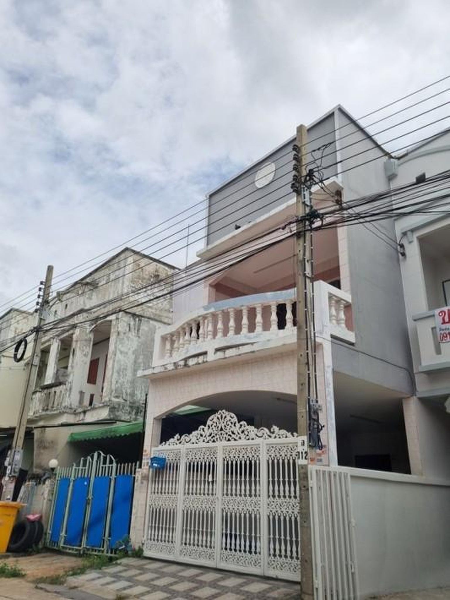 ทรัพย์สถาบันโดย GHB ทาวน์เฮาส์ พิชาดา