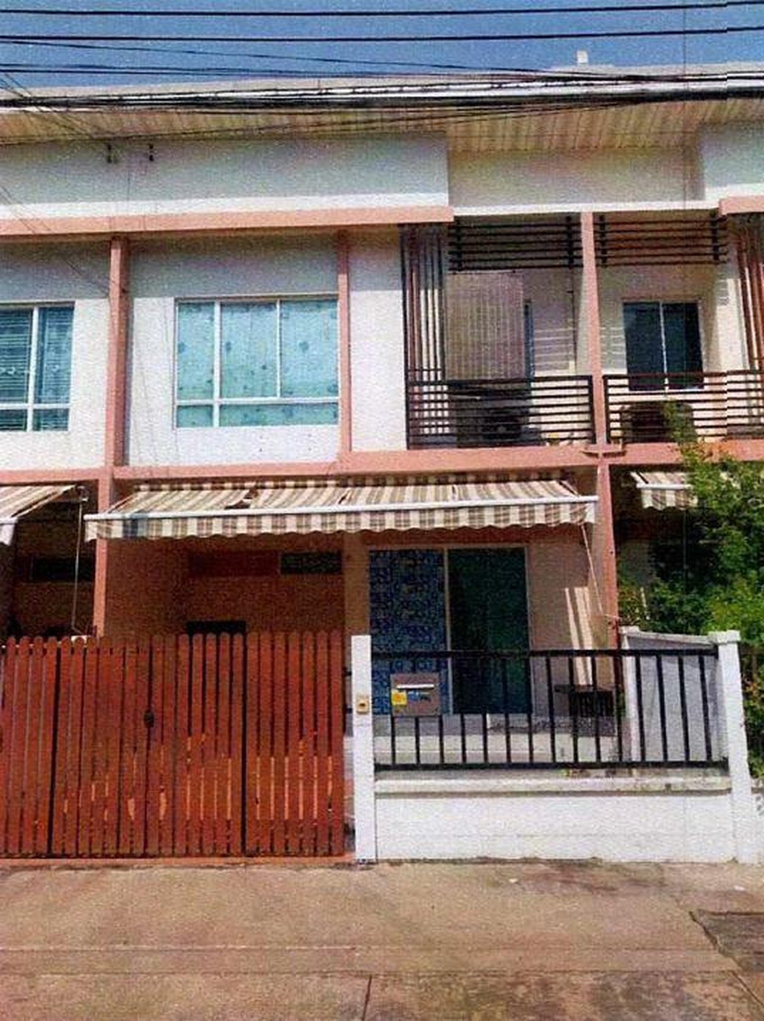 ทรัพย์สถาบันโดย GHB ทาวน์เฮาส์ พลีโน่รัตนาธิเบศร์-ชัยพฤกษ์