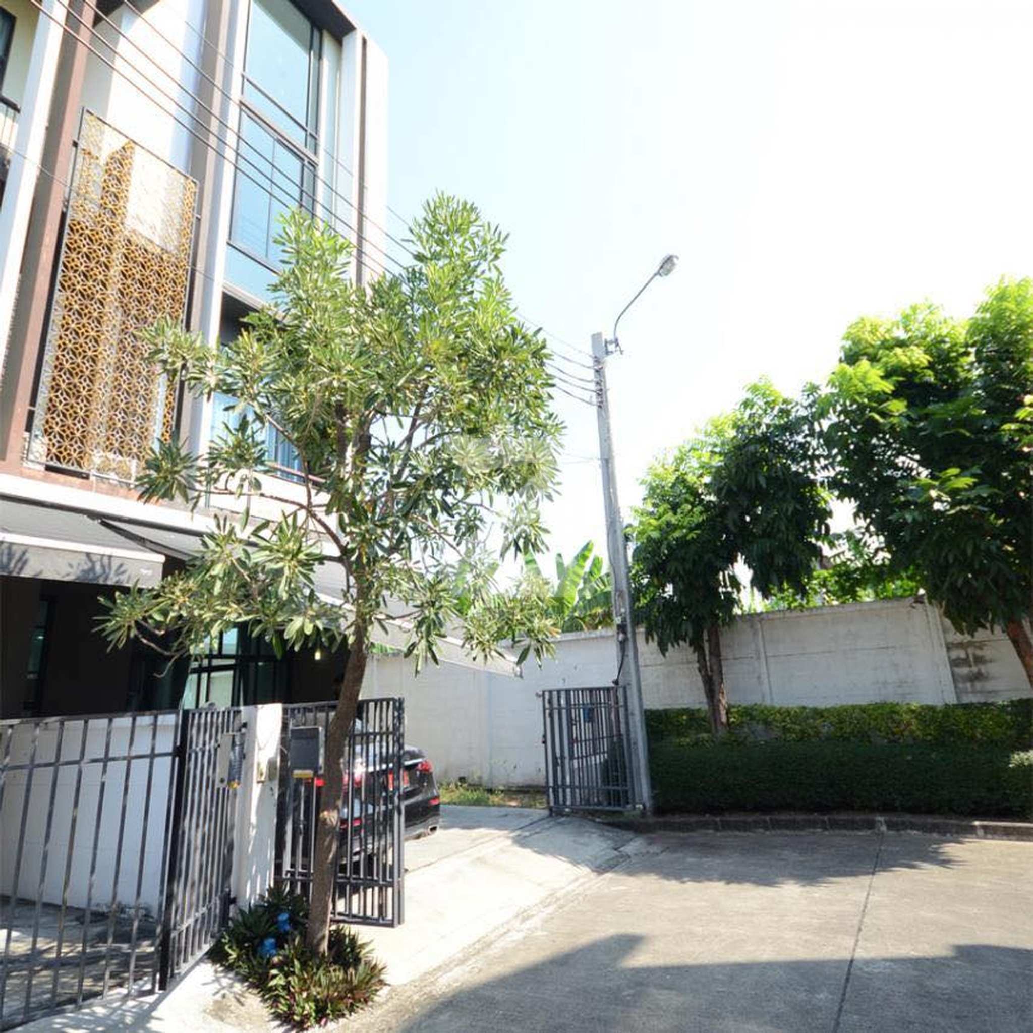 Owner post  ✅ขาย…พร้อมรีโนเวทบ้านให้ตามใจคนซื้อ ✅ ทาวน์โฮมหรู 3.5ชั้น Loft หลังมุม หมู่บ้าน ฟลอร่า วงศ์สว่าง Flora Wongsawang  : เจ้าของขายเอง (งดรับนายหน้า)