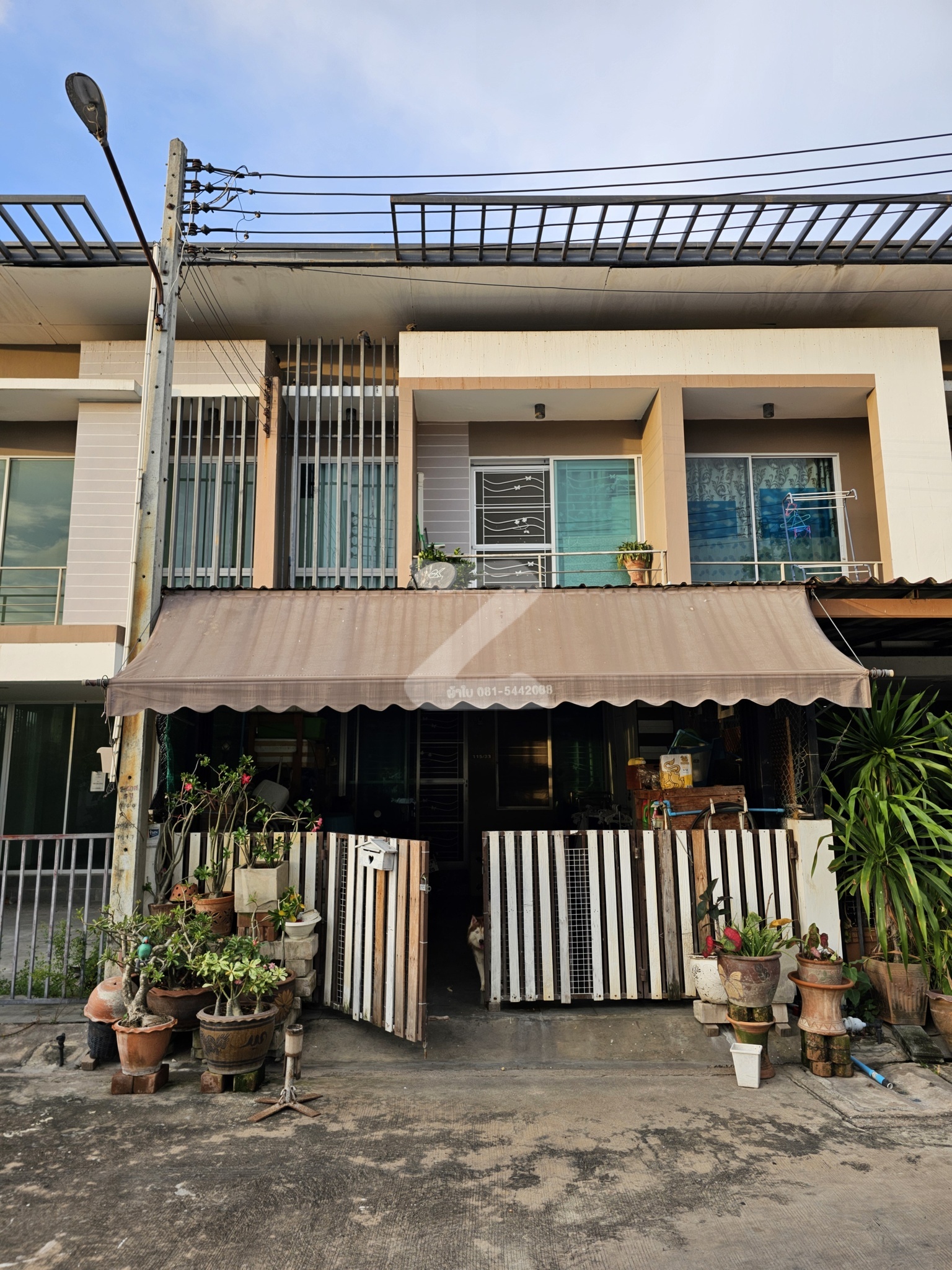 หมู่บ้าน SP TOWNHOME หมู่บ้าน เอสพี ทาวน์โฮม โรงโป๊ะ เนื้อที่ 22.6 ตารางวา 2 ห้องนอน 3 ห้องน้ำ ที่จอดรถ 2 คัน  : เจ้าของขายเอง