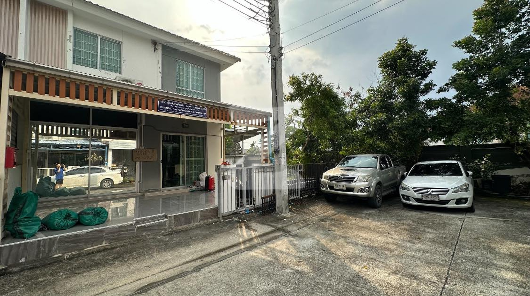 บ้านให้เช่า 🏘 หมู่บ้านพฤษกษา 106 ตำหรุ โครงการ 1 สุดซอยหลังสุดท้ายเงียบมาก(บ้านหลังริมกว้างมาก) **ใกล้โลตัสบางปู **#ใกล้นิคมบางปูขับรถเพียง5นาที : เจ้าของให้เช่าเอง (งดรับนายหน้า)