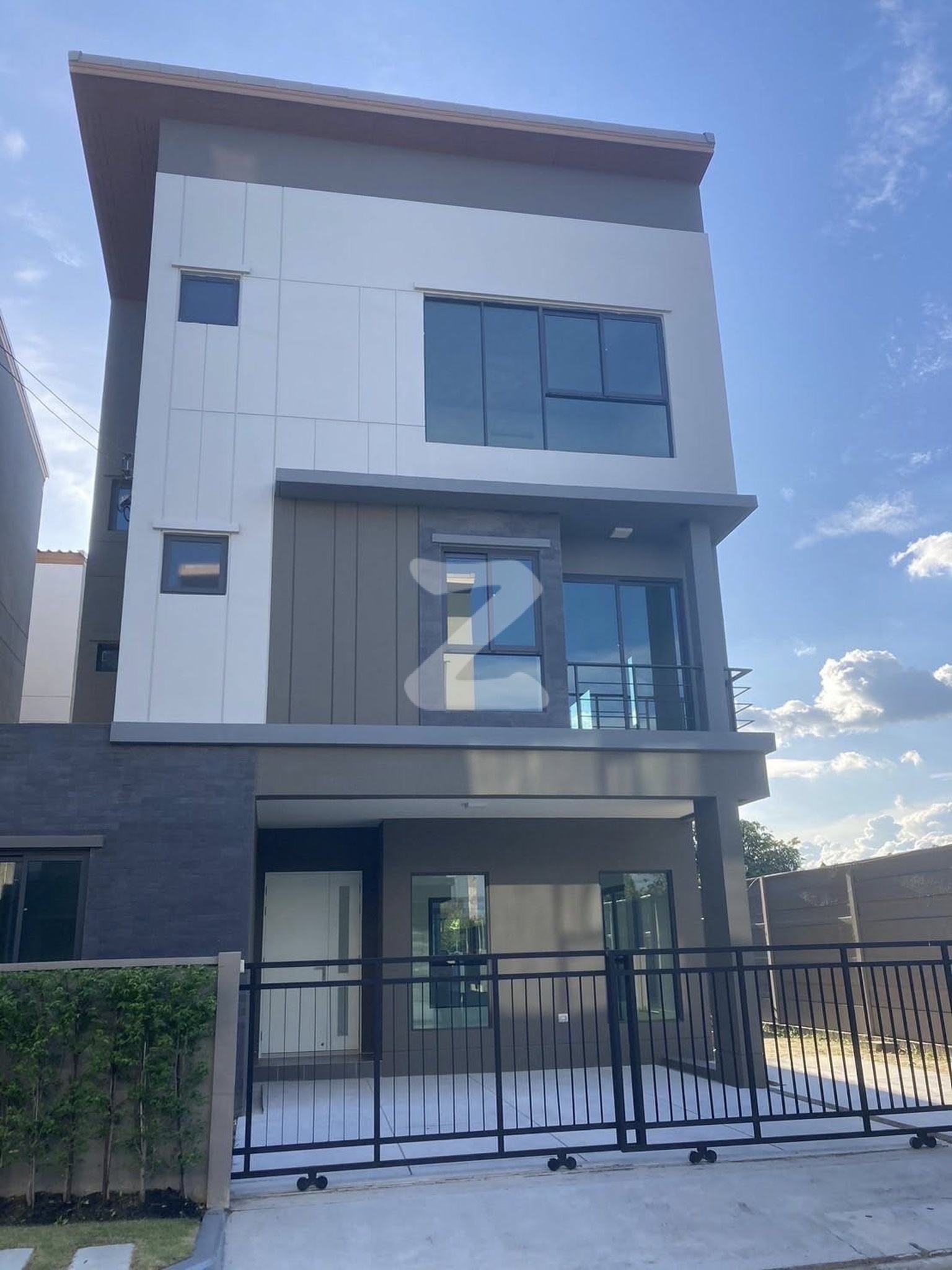 🏡 บ้านแฝด3ชั้น โครงการ บ้านกลางเมือง รามอินทรา 83 สเตชั่น ✨หลังมุม ใหม่มาก ยังไม่เคยเข้าอยู่ พื้นที่รอบบ้านกว้าง เดินทางสะดวกมาก เจ้าของขายเอง      : เจ้าของขายเอง (งดรับนายหน้า)