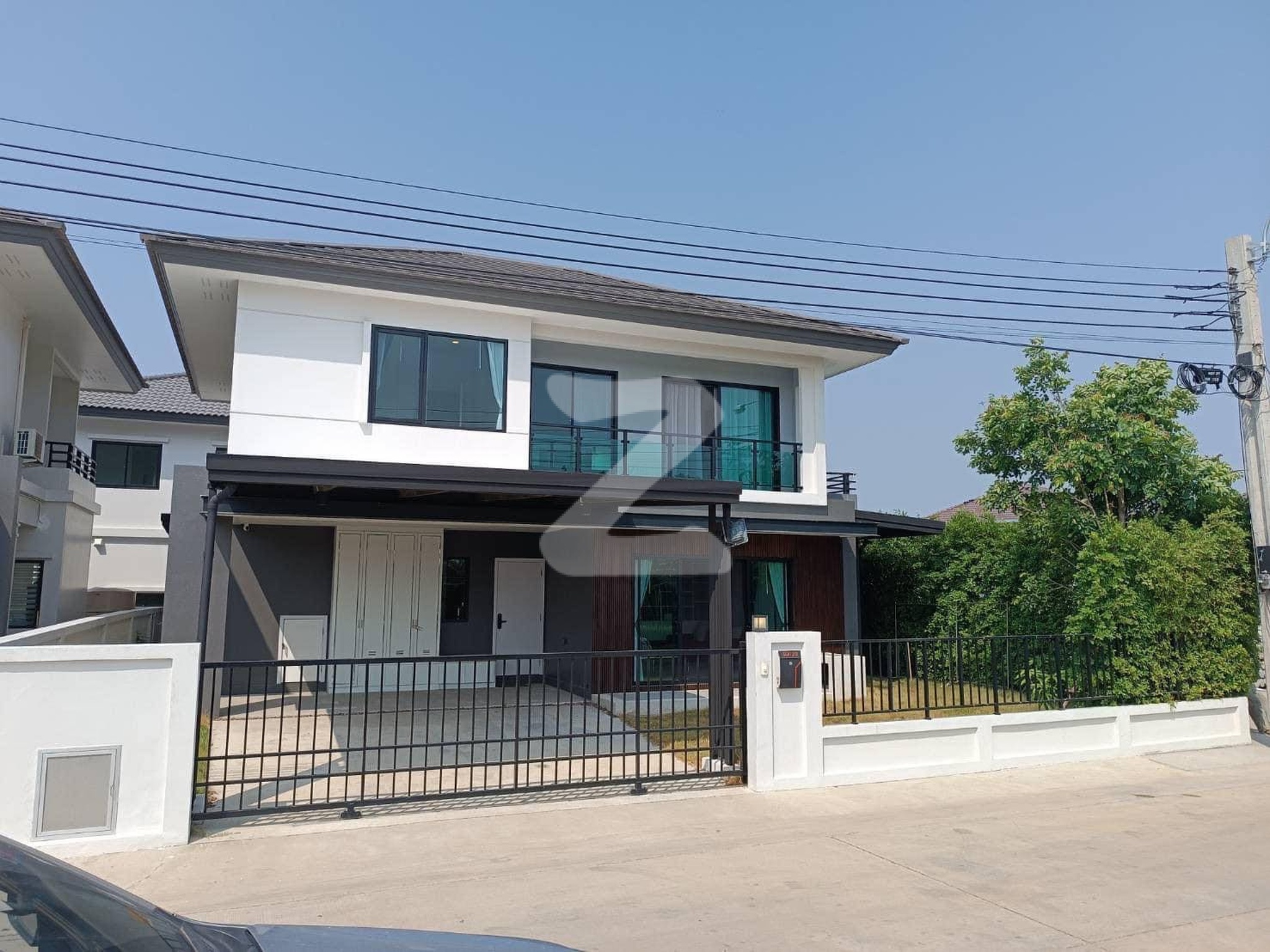 ขายคะ ✅✅ บ้านตาลเอง  หมู่บ้านบริทาเนีย บางนา-สุวรรณภูมิ กม.26  พื้นที่กว่า 55 ตร.ว พื้นที่ใช้สอย 205 ตร.ม. บ้านอยู่หลังมุม วิวทะเลสาบ  : เจ้าของขายเอง (งดรับนายหน้า)
