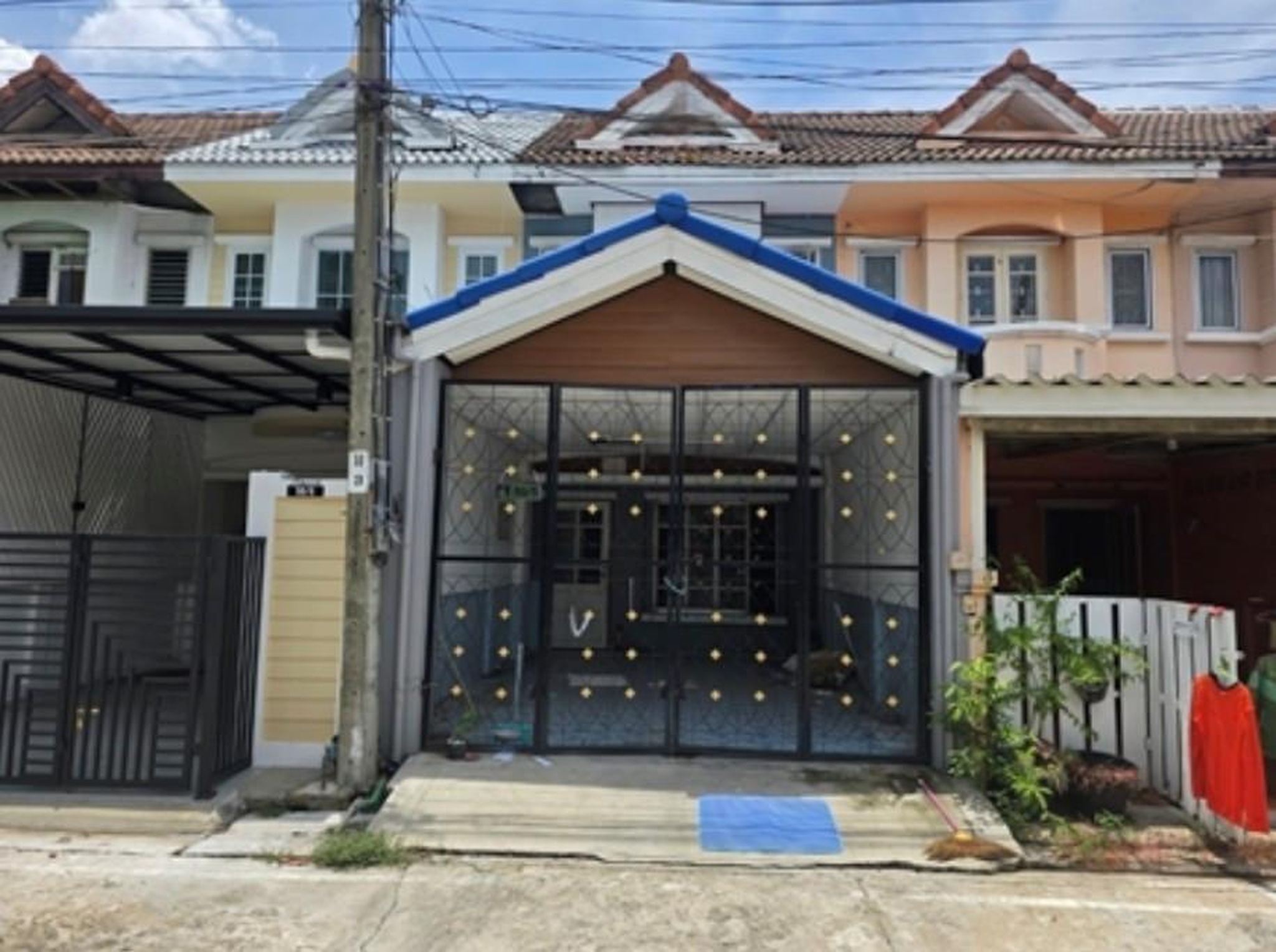ทรัพย์สถาบันโดย GHB ทาวน์เฮาส์ เมืองประชา