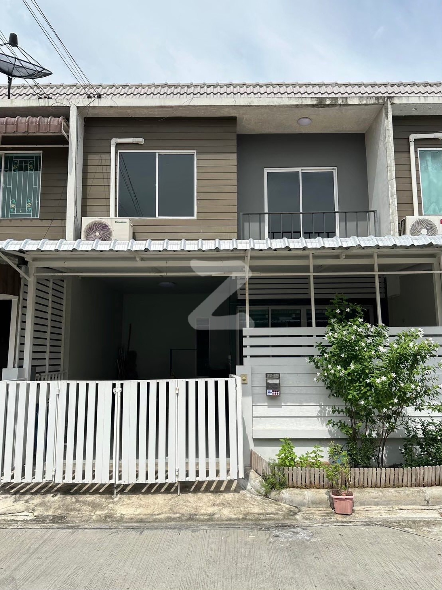 🏡 เจ้าของขายเอง! เพราะย้ายที่อยู่ใหม่ค่า ❤️ หมู่บ้านเดอะคัลเลอร์ ลำลูกกาคลอง 4 🏠    : เจ้าของขายเอง (งดรับนายหน้า)
