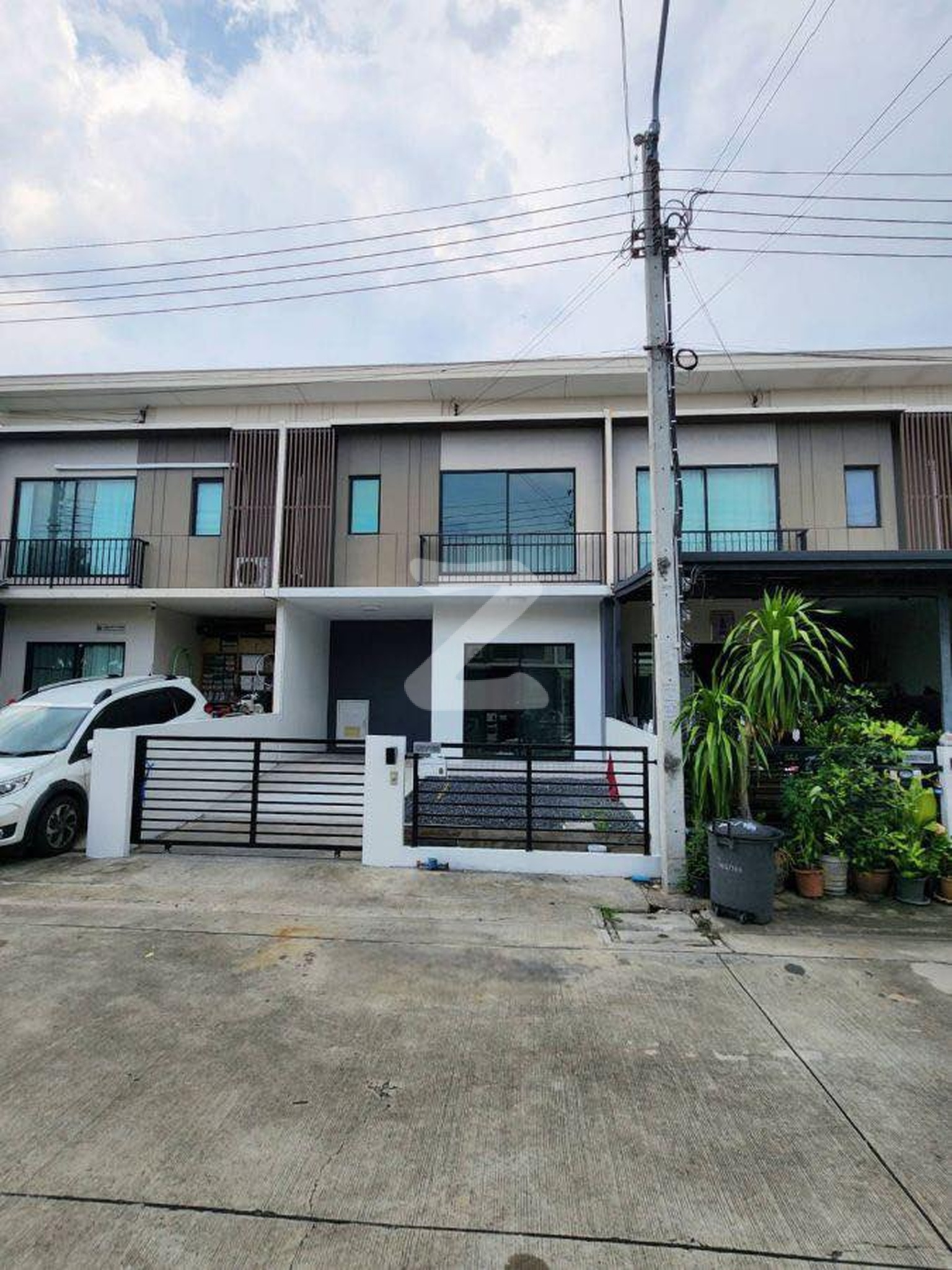 ขาย ทาวน์โฮม 2 ชั้น ม.เดอะคอนเนค 43 วงแหวน-รามอินทรา2 ถ.คู่ขนานกาญจนาภิเษก แขวงท่าแร้ง เขตบางเขน กรุงเทพ                : เจ้าของขายเอง (งดรับนายหน้า)