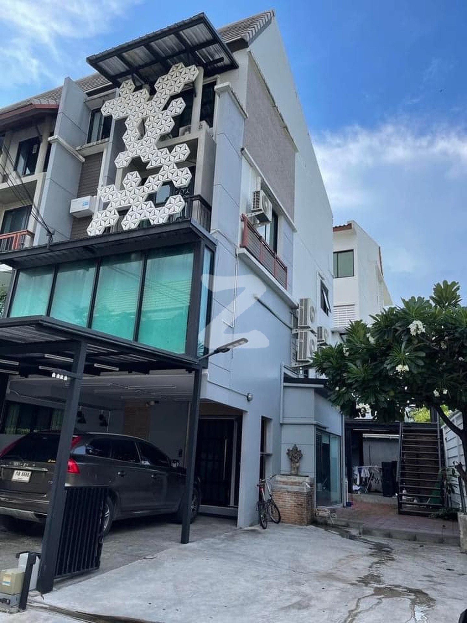 ขายทาวน์โฮม โครงการ อารียา แมนดารีนา สุขุมวิท 77 ( Areeya Mandarina Village ) 4 ชั้น (หลังมุม แปลงในสุด ด้านในฝั่งซ้ายไม่ติดกับใคร) เนื้อที่ 40 ตร.ว. : เจ้าของขายเอง (งดรับนายหน้า)