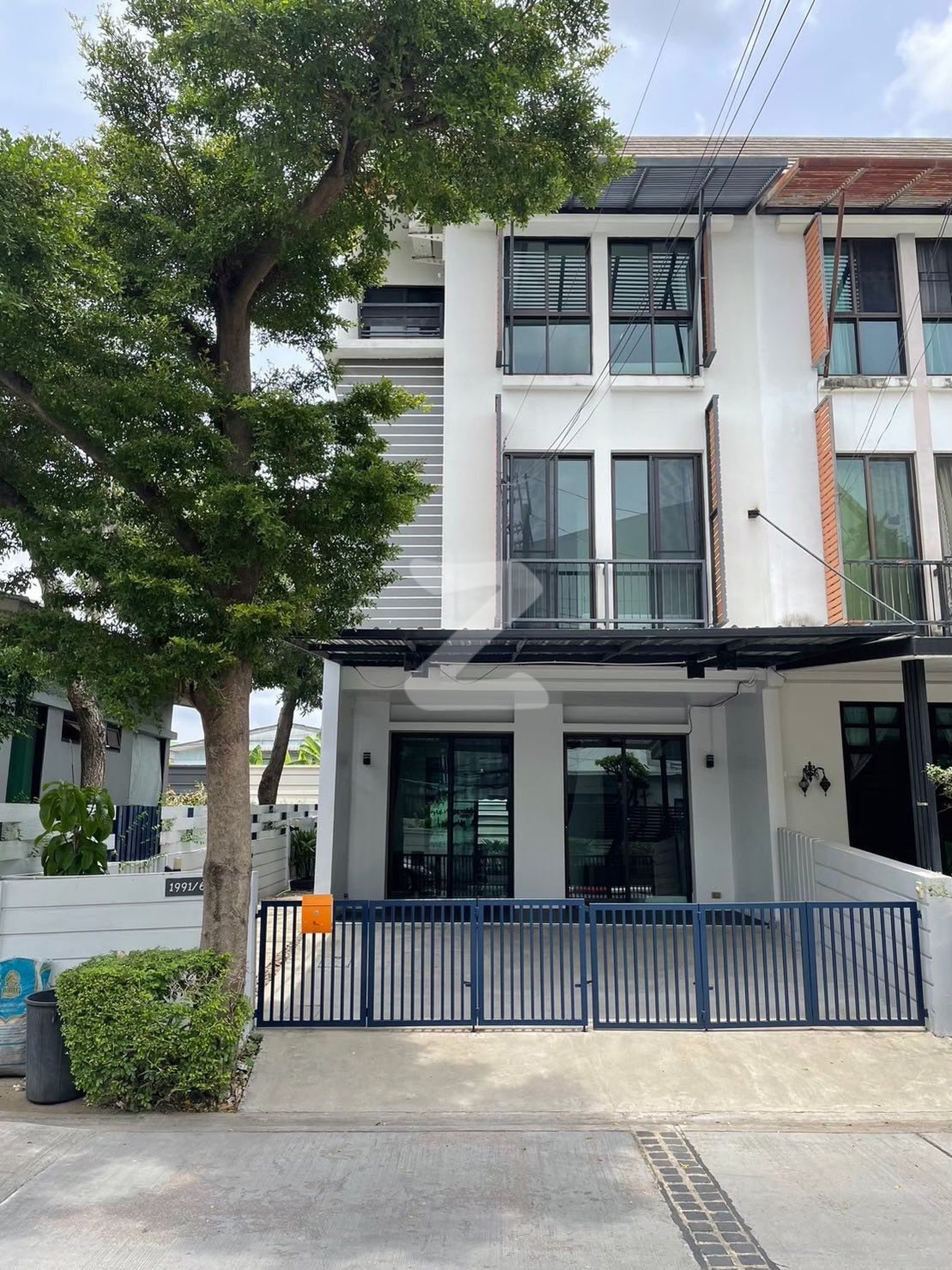 ให้เช่า ทาวน์โฮม 3ชั้น ขนาด33ตรว บ้านหัวมุม  🏠 Areeya Mandarina  Sukumvit77 (อารียาแมนดารีน่า สุขุมวิท77) ติดถนนอ่อนนุช ก่อนถึง ซ. อ่อนนุช 39  : เจ้าของให้เช่าเอง (งดรับนายหน้า)