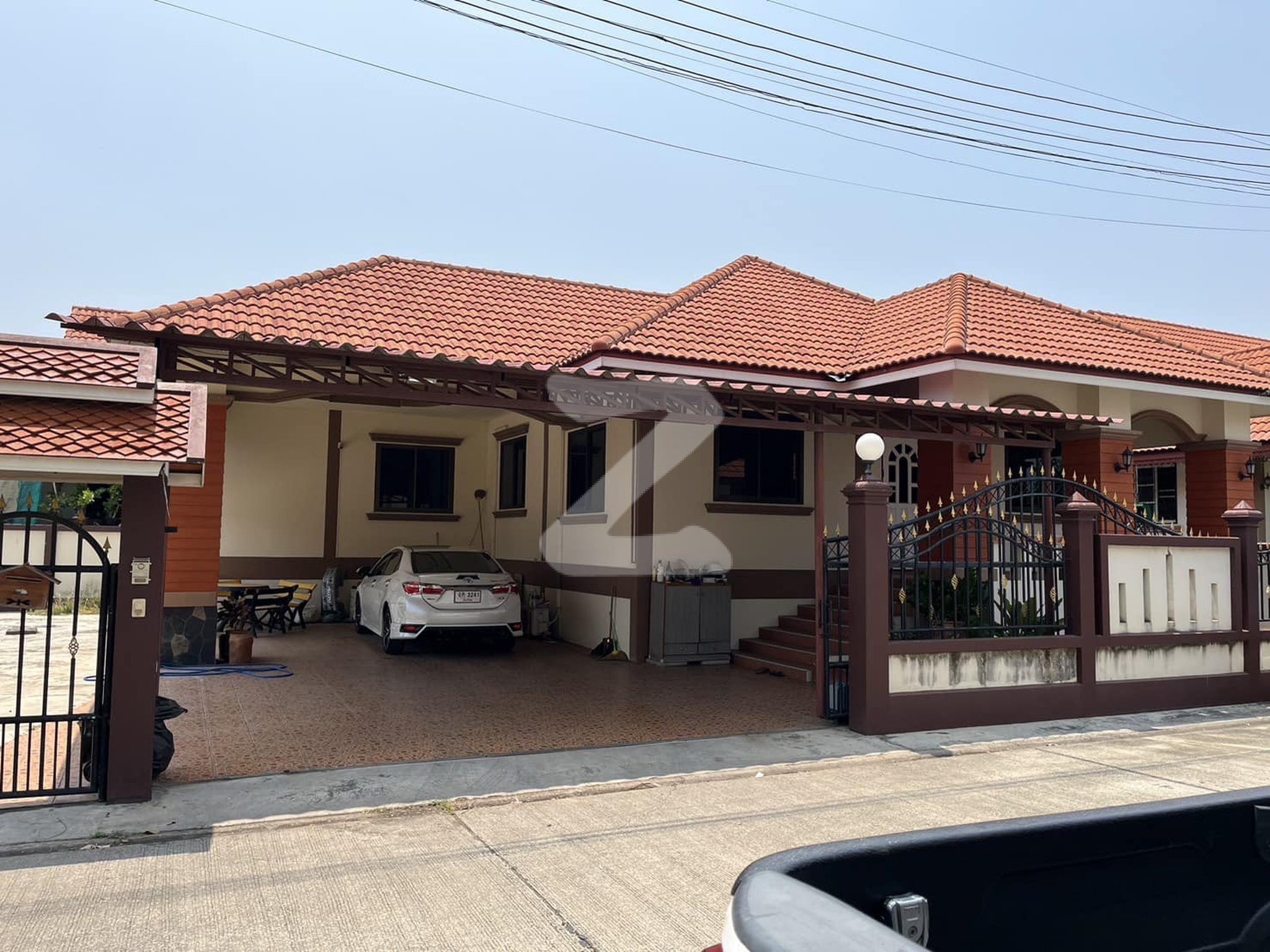 ขายบ้านพร้อมที่ดิน  หมู่บ้านการุณ 2  พร้อมเฟอร์นิเจอร์  ถ.บ้านแม่ย่อย ตำบลสันนาเม็ง อำเภอสันทราย  : เจ้าของขายเอง (งดรับนายหน้า)