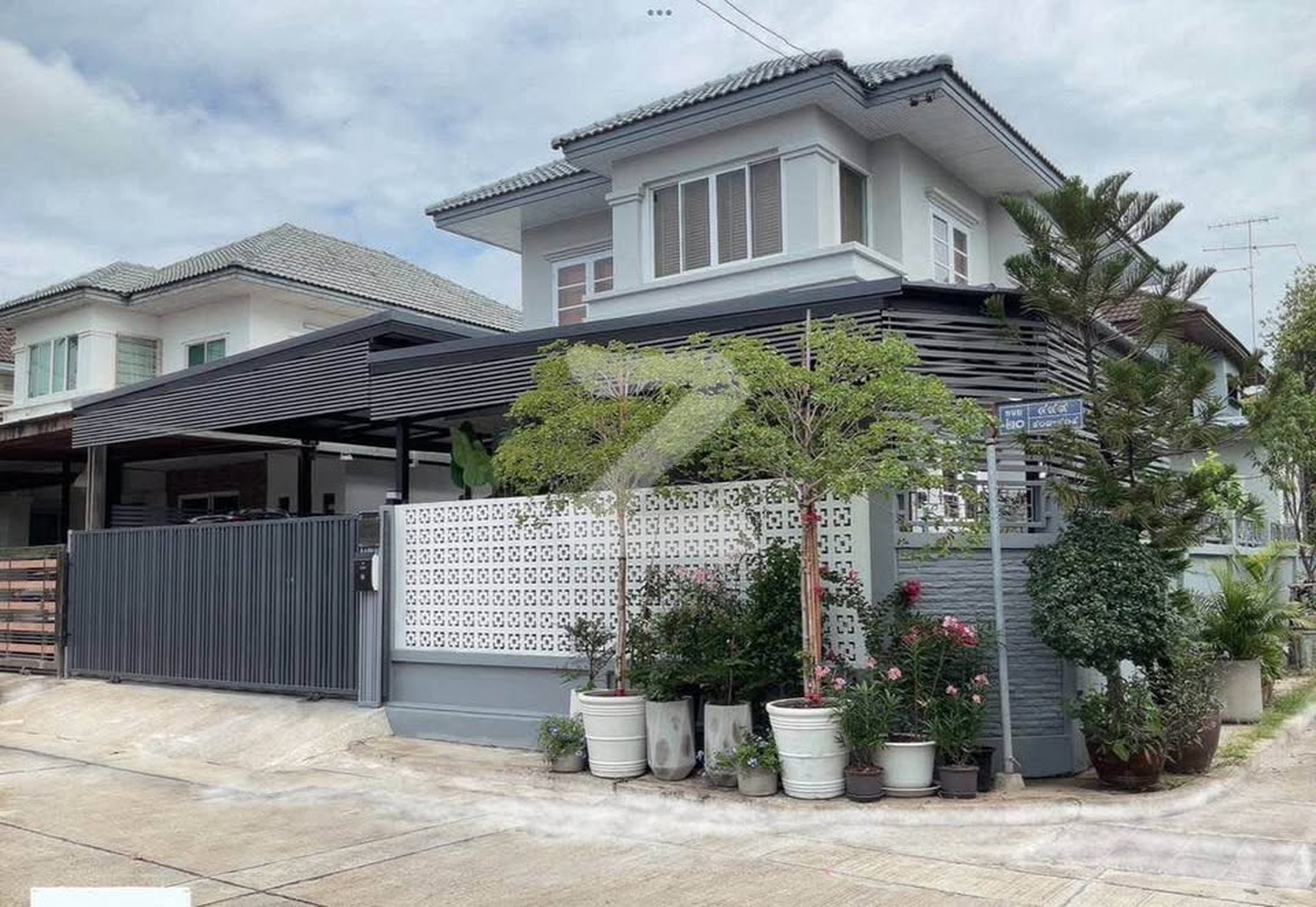 เจ้าของขายเองคะ 🏡🏡ใครมองหาบ้านเดียว  เพื่อนบ้านน่ารัก รักความสงบ หลังนี้เลยคะ  🎁*บ้านหลังมุม*🎁 ขายบ้านดียว 2 ชั้น   หมู่บ้านการเคหะสุวินทวงศ์  : เจ้าของขายเอง (งดรับนายหน้า)