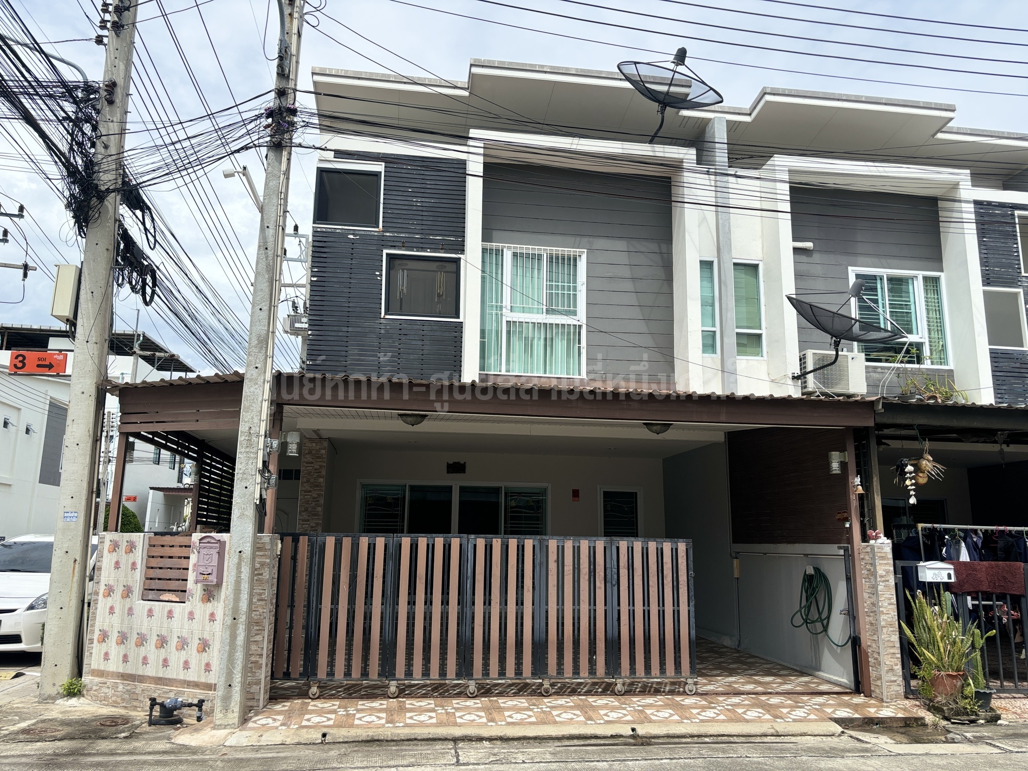 บ้านทาวน์โฮม สองชั้น หลังมุม