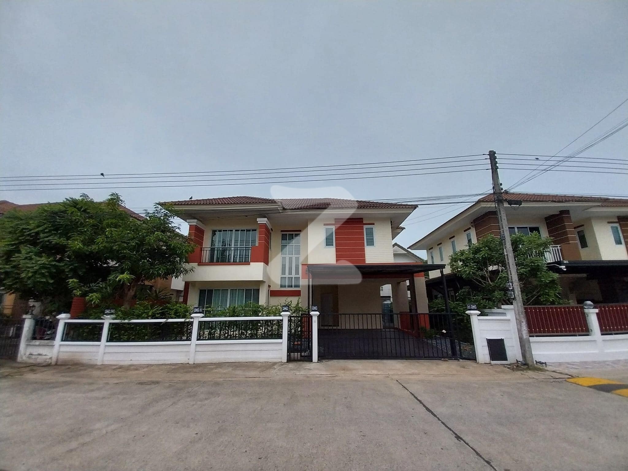 🏠🏠หมู่บ้านภูมิสิริคลอง7🏡🏡 🌴🌳บ้านเดี่ยว เนื้อที่ 52.5ตรว.🌳🌴 สร้างด้วยอิฐมอญแดงทั้งหลัง รีโนเวทใหม่พร้อมเข้าอยู่ : เจ้าของขายเอง (งดรับนายหน้า)