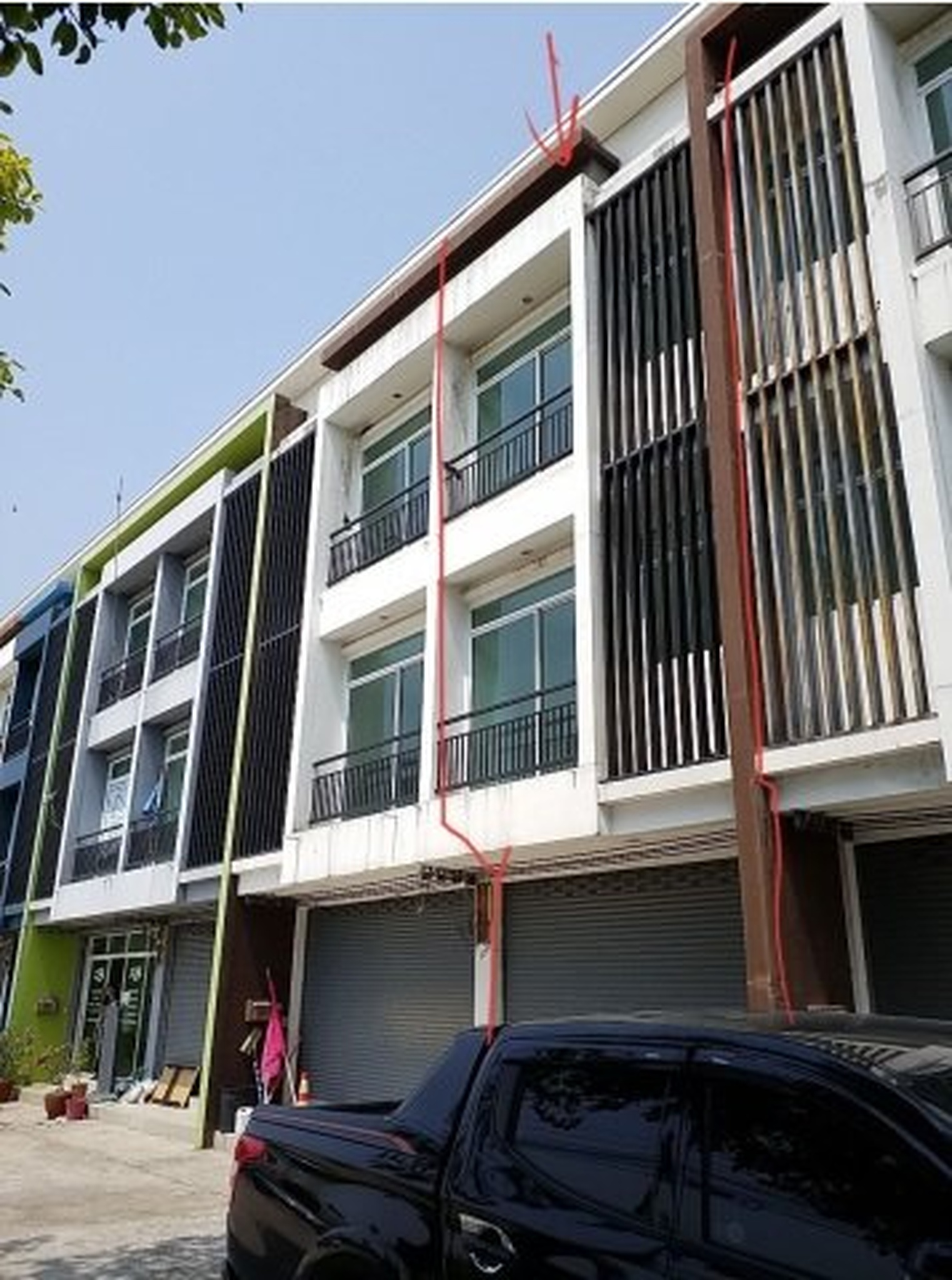ทรัพย์สถาบันโดย SCB ตึกแถว-อาคารพาณิชย์ เดอะลีฟวิ่ง ศรีราชา