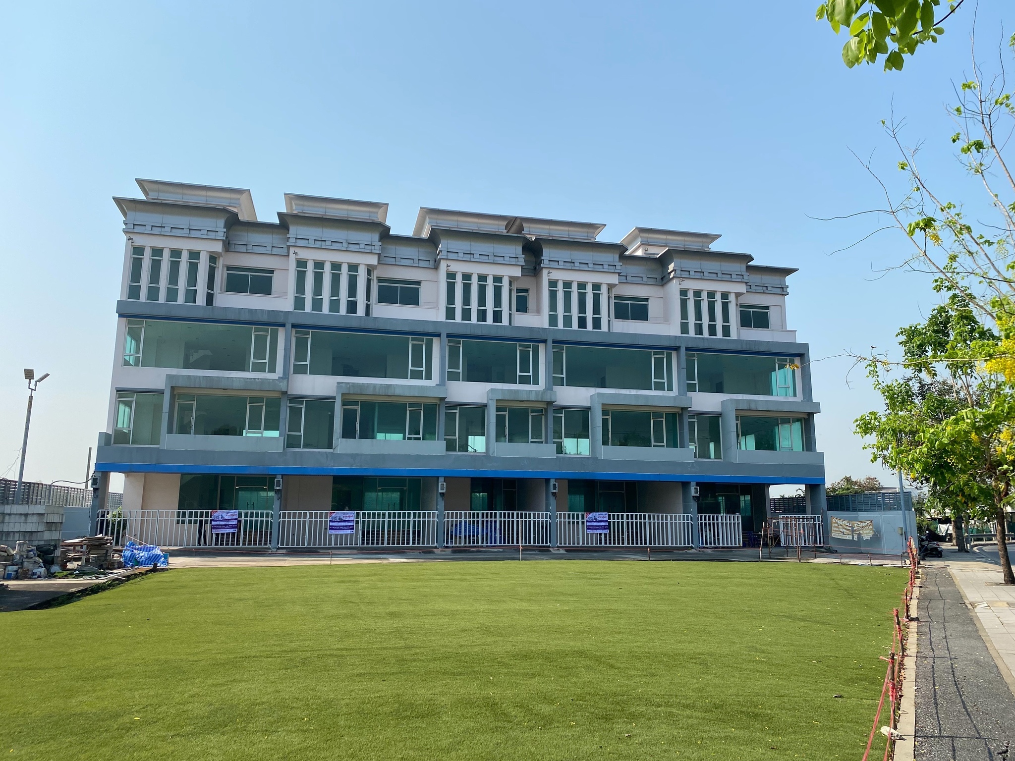 ทรัพย์สถาบันโดย SCB โฮมออฟฟิศ เดอะนิวยอร์ก ซิตี้ วัชรพล-ออเงิน