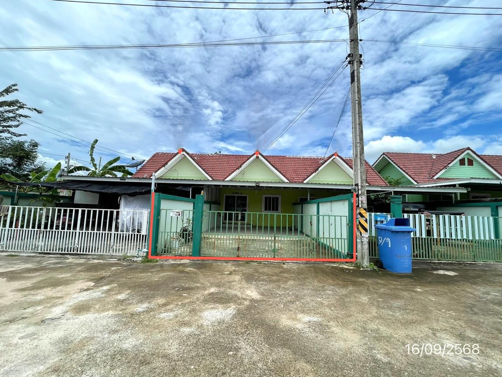 ทรัพย์สถาบันโดย KASIKORNBANK ทาวน์เฮาส์ ซอยไม่มีชื่อ แยกจากซอยบึง - บ่อวิน 49 ถนนสายอ่าวอุดม - ปากร่วม