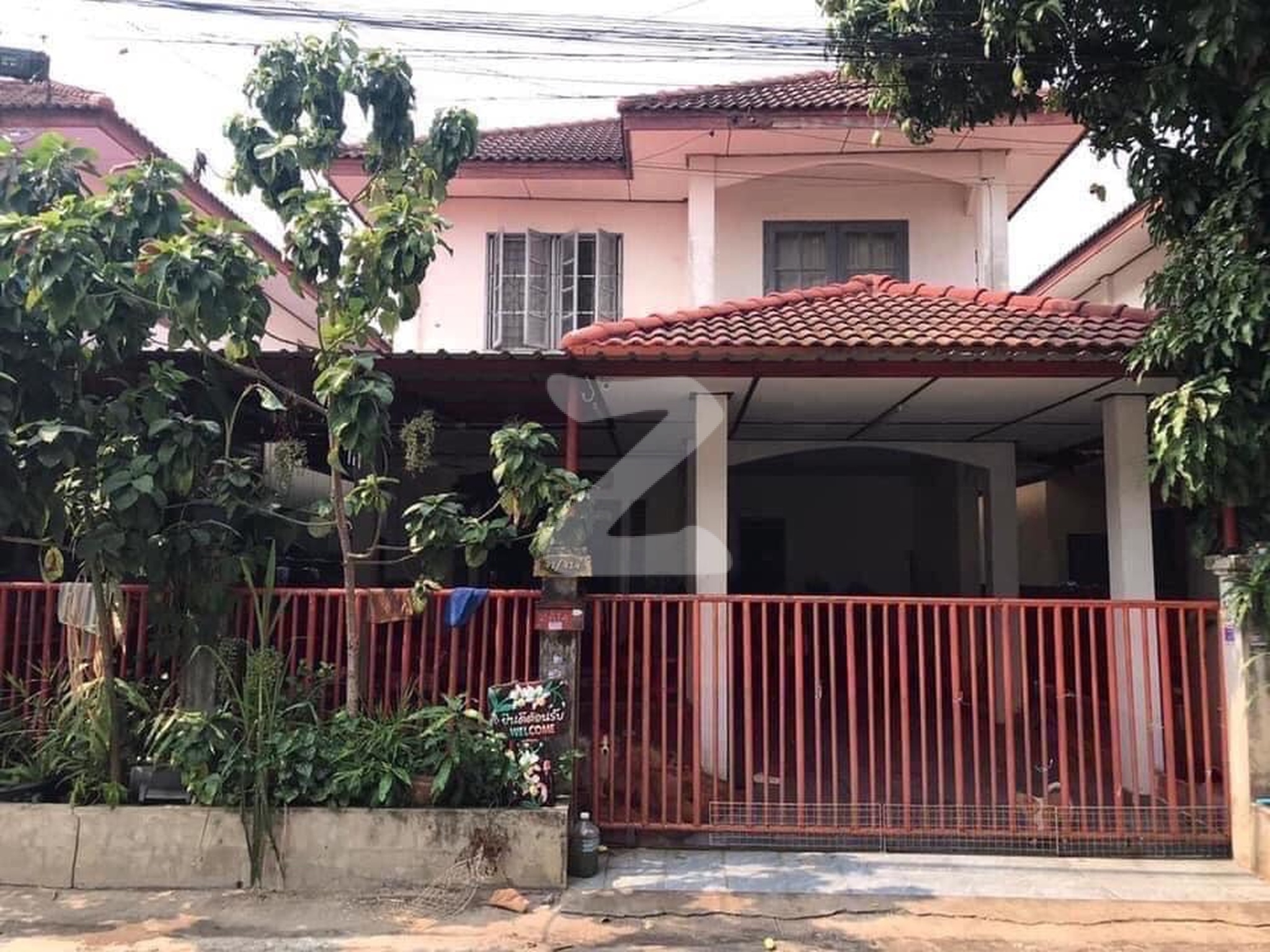 “” ขายบ้านเดี่ยว 2 ชั้น   2.3 ล้าน ต่อรองได้ 1. 40 ตรว  4 ห้องนอน 2 ห้องน้ำ 1 ห้องครัว  ปูกระเบื้องรอบบ้าน   : เจ้าของขายเอง (งดรับนายหน้า)