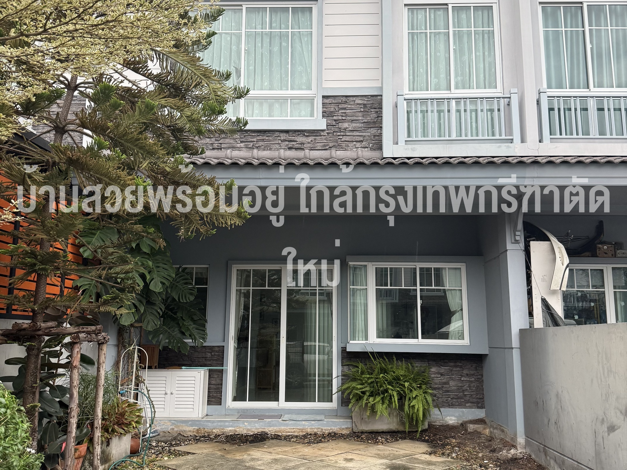 ขายทาวน์โฮม อินดี้ ศรีนครินทร์–ร่มเกล้า ต่อเติมครัวและหลังคาหลังบ้าน ทาสีใหม่ทั้งหลัง ใกล้กรุงเทพกรีฑาตัดใหม่ เพียง 2.8 ล้าน : เจ้าของขายเอง
