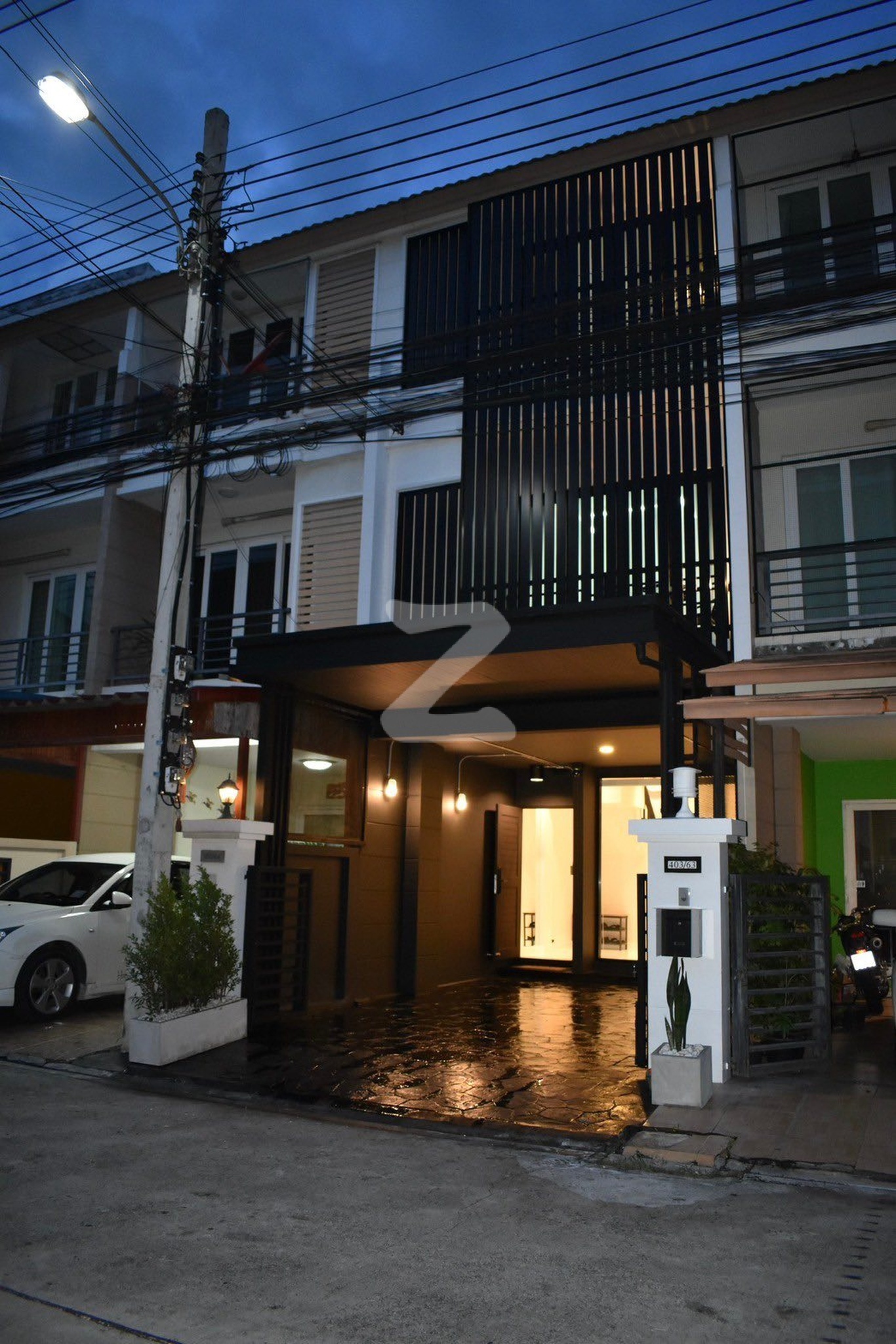 ขายทาวน์โฮมออฟฟิศ 3 ชั้น พร้อมผู้เช่าต่างชาติ สไตล์ลอฟท์ ใจกลางเกษตร-นวมินทร์ : เจ้าของให้เช่าเอง (งดรับนายหน้า)