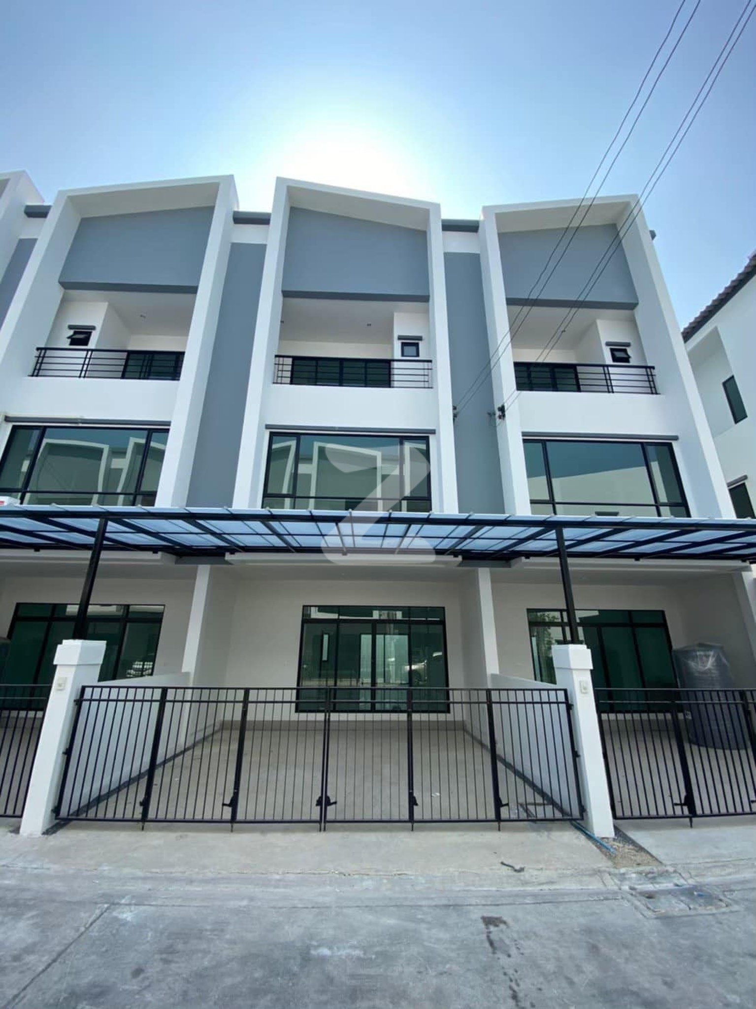 📣📣[Owner post] 📣📣 🏠🏢 บ้านทาวน์โฮม สไตล์ modern พื้นที่เทียบเท่าบ้านเดี่ยว ทำเลทองของสายของกิน ใจกลางอุดมสุข 🚝🚝  : เจ้าของให้เช่าเอง (งดรับนายหน้า)