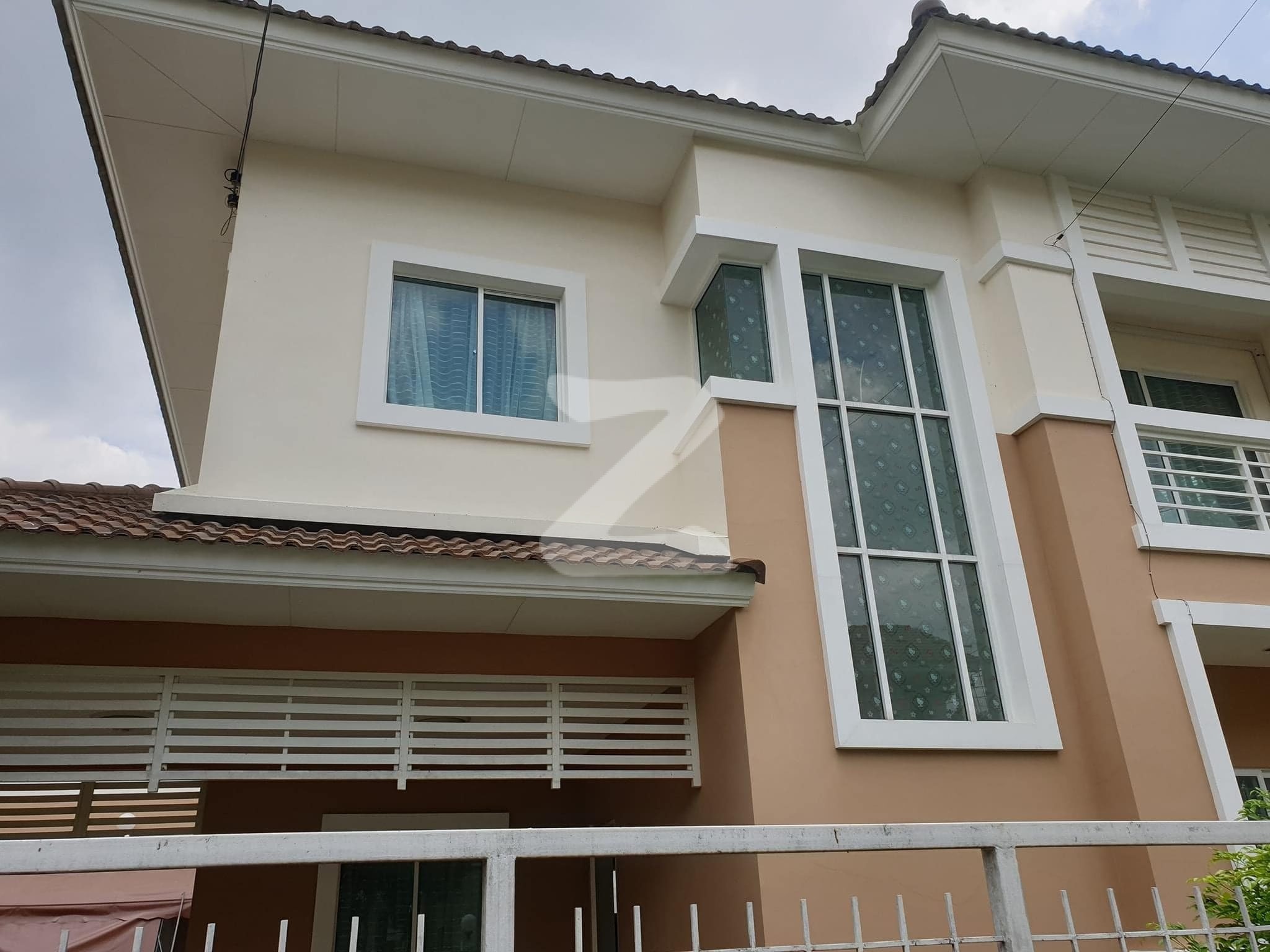 ขายหรือให้เช่า บ้านเดี่ยว 2 ชั้น หมู่บ้านแลนซีโอ วัชรพล – ทางด่วน  หลังมุมติดสวน 98/13 หน้าบ้านหันไปทิศใต้ : เจ้าของขายเอง (งดรับนายหน้า)