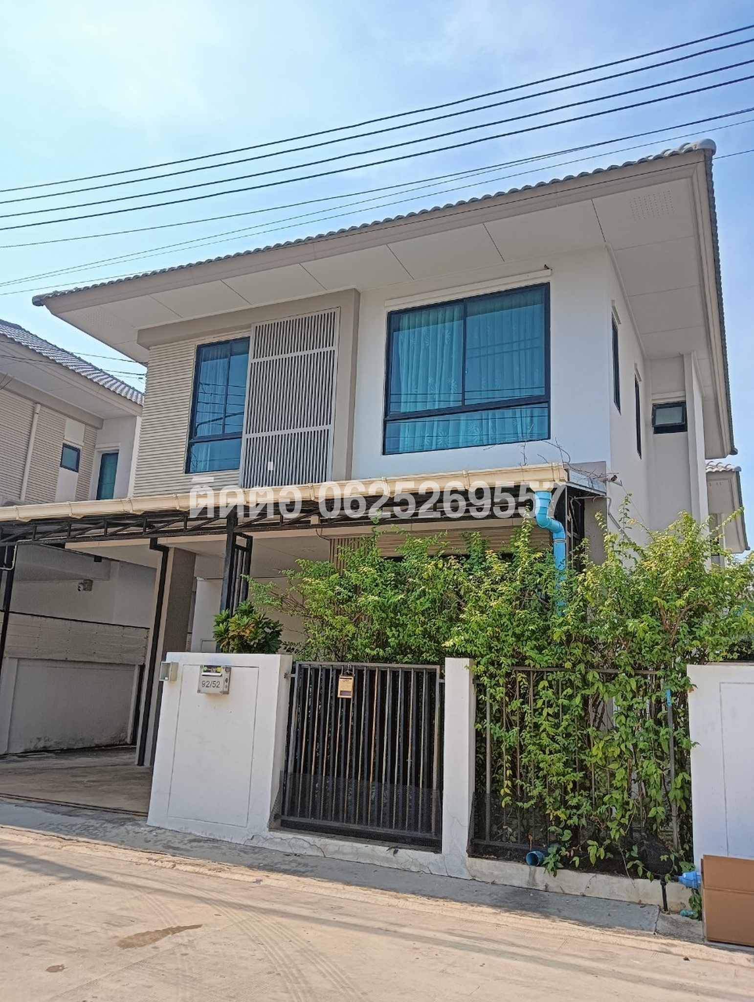 ขาย/เช่า บ้านแฝด 2 ชั้น หมู่บ้านมายกรีน-บางพระ  ต.บางพระ อ.เมืองฉะเชิงเทรา ด้านหน้าเป็นกำแพงโครงการ  **ฟรีค่าส่วนกลาง : เจ้าของให้เช่าเอง (งดรับนายหน้า)