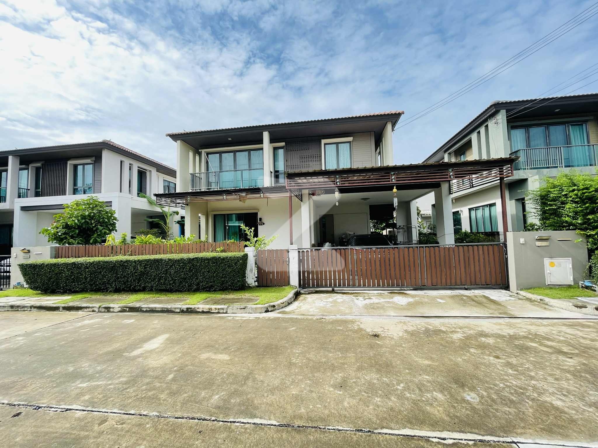 ขายจ้าาา 🏠หมู่บ้าน Habitia Orbit เนื้อที่บ้าน 54.7 ตร.วา พื้นที่ใช้สอย 149 ตร.ม หมู่บ้านร่มรื่น เงียบสงบ เป็นส่วนตัว ใกล้ทางด่วนจตุโชติ 8.4 กม. : เจ้าของขายเอง (งดรับนายหน้า)
