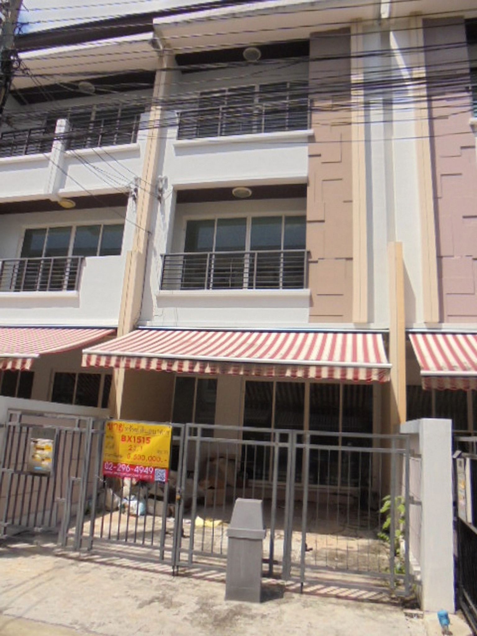ทรัพย์สถาบันโดย BAY ทาวน์เฮาส์ กลางเมือง ลาดพร้าว 71