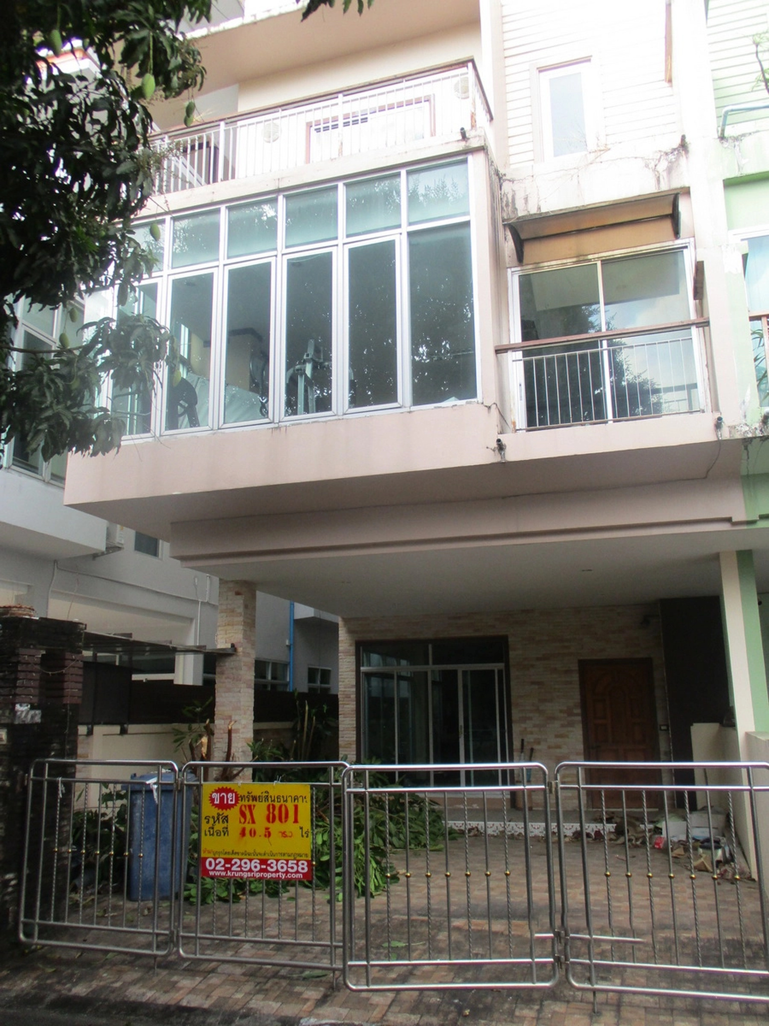 ทรัพย์สถาบันโดย BAY บ้านแฝด ถนนนิชิตสงคราม(ทล.4022)