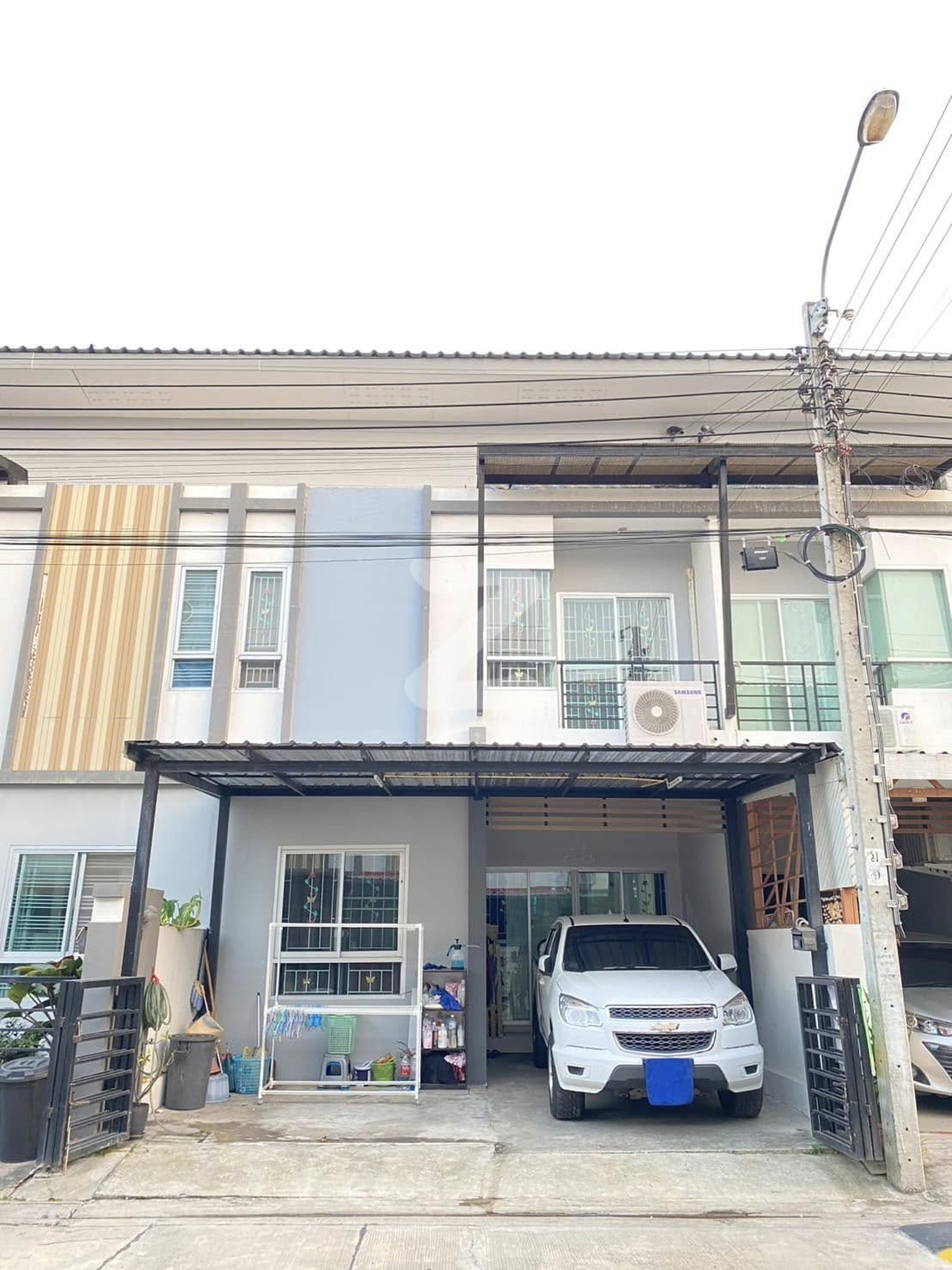 ✨🏡 ขายบ้าน / หมู่บ่าน เมดิโอ้ - นิมิตใหม่    🖍 โครงการติดถนนหลัก ไม่ต้องเข้าซอย เหมาะกับครอบครัวใหญ่ มี 4 ห้องนอน 3 ห้องน้ำ  : เจ้าของขายเอง (งดรับนายหน้า)