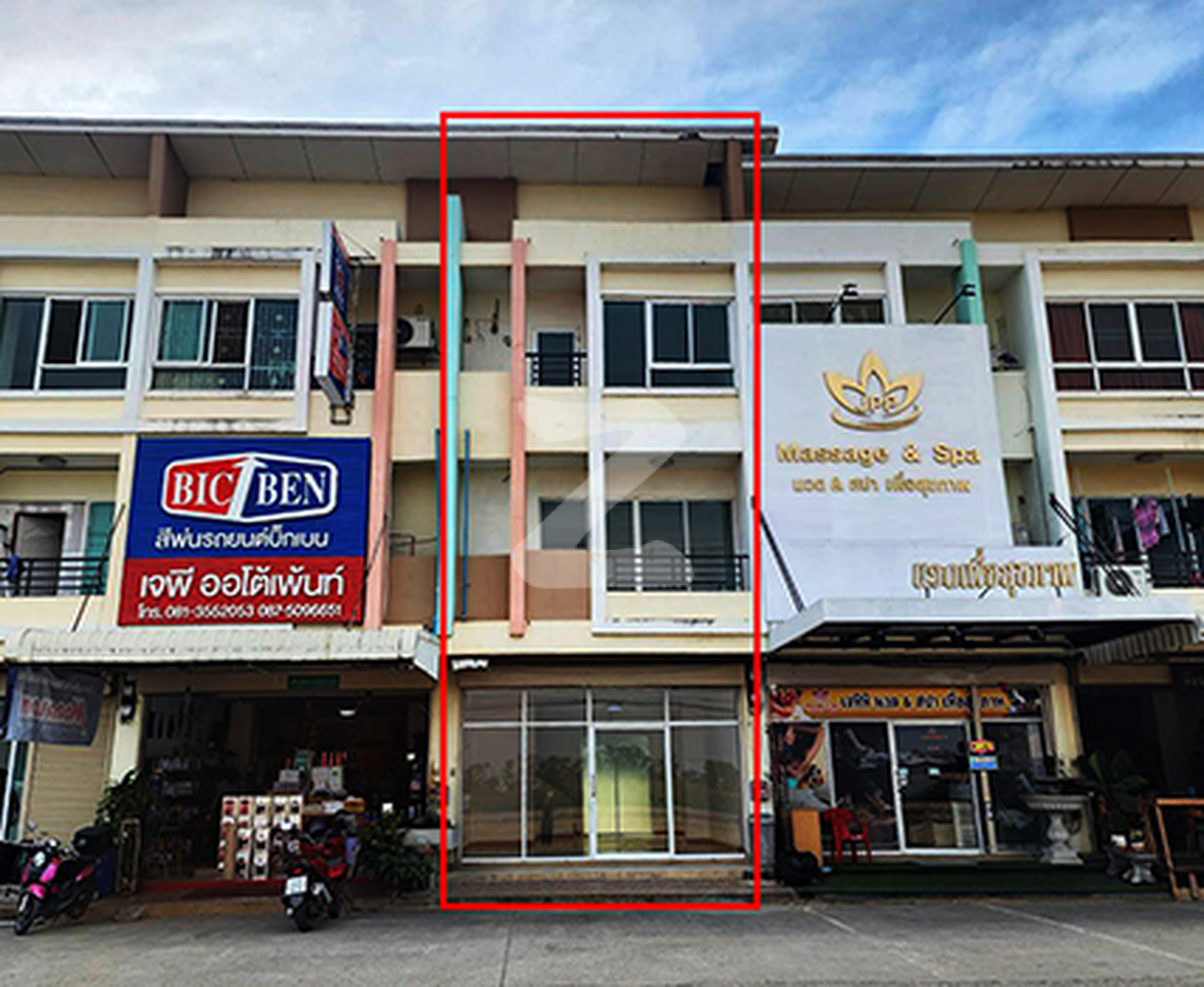 ให้เช่า อาคารพาณิชย์ ติดถนน ใกล้ตลาดลาดสวาย รังสิต ลำลูกกา คลอง 4 ปทุมธานี  หน้ากว้าง จอดรถสะดวก มีประตูกระจก พร้อมทำธุรกิจและพักอาศัย : เจ้าของให้เช่าเอง (งดรับนายหน้า)