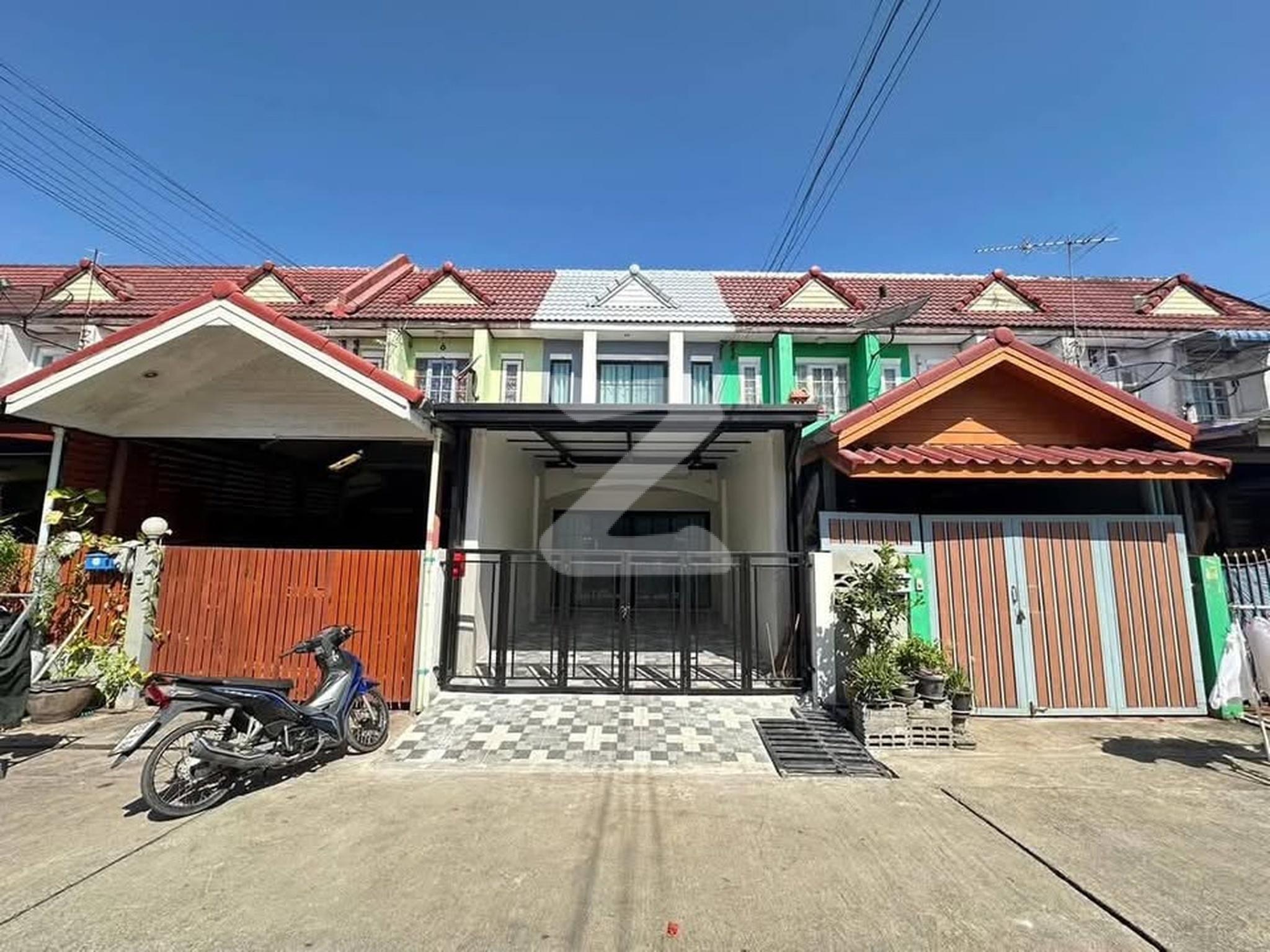 หมู่บ้านดีดีเฮ้าส์ ถ.อยู่วิทยา หนองจอก-สุวินทวงศ์ พื้นที่ 18 ตารางวา                        : เจ้าของขายเอง (งดรับนายหน้า)