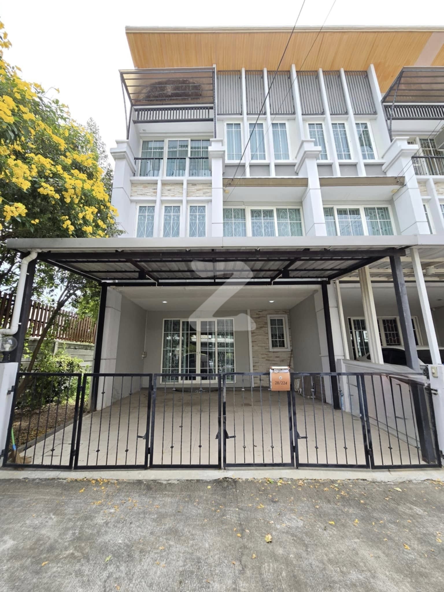ประกาศขาย…🏠 ทาวน์โฮม โกลเด้นทาวน์ 1 ซ.นวมินทร์ 42 แยก 27                                  : เจ้าของขายเอง (งดรับนายหน้า)