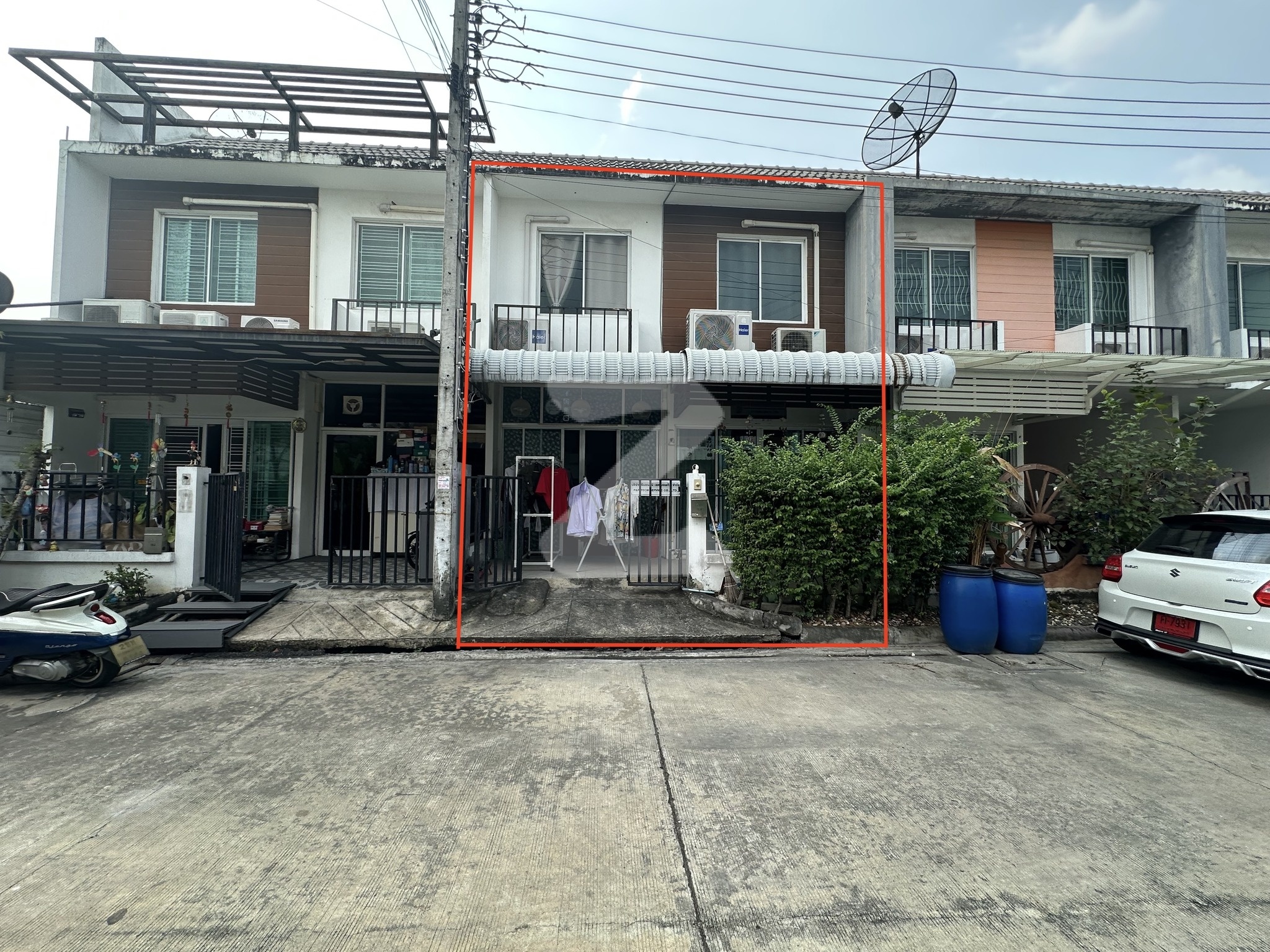 ติดห้างเมกะบางนา ขายถูกๆลดเหลือ 2.15ล้านบาท พร้อมอยู่ ทำเลดี ราคาสุดคุ้ม! บ้านอยู่โครงการเงียบสงบ          : เจ้าของขายเอง (งดรับนายหน้า)