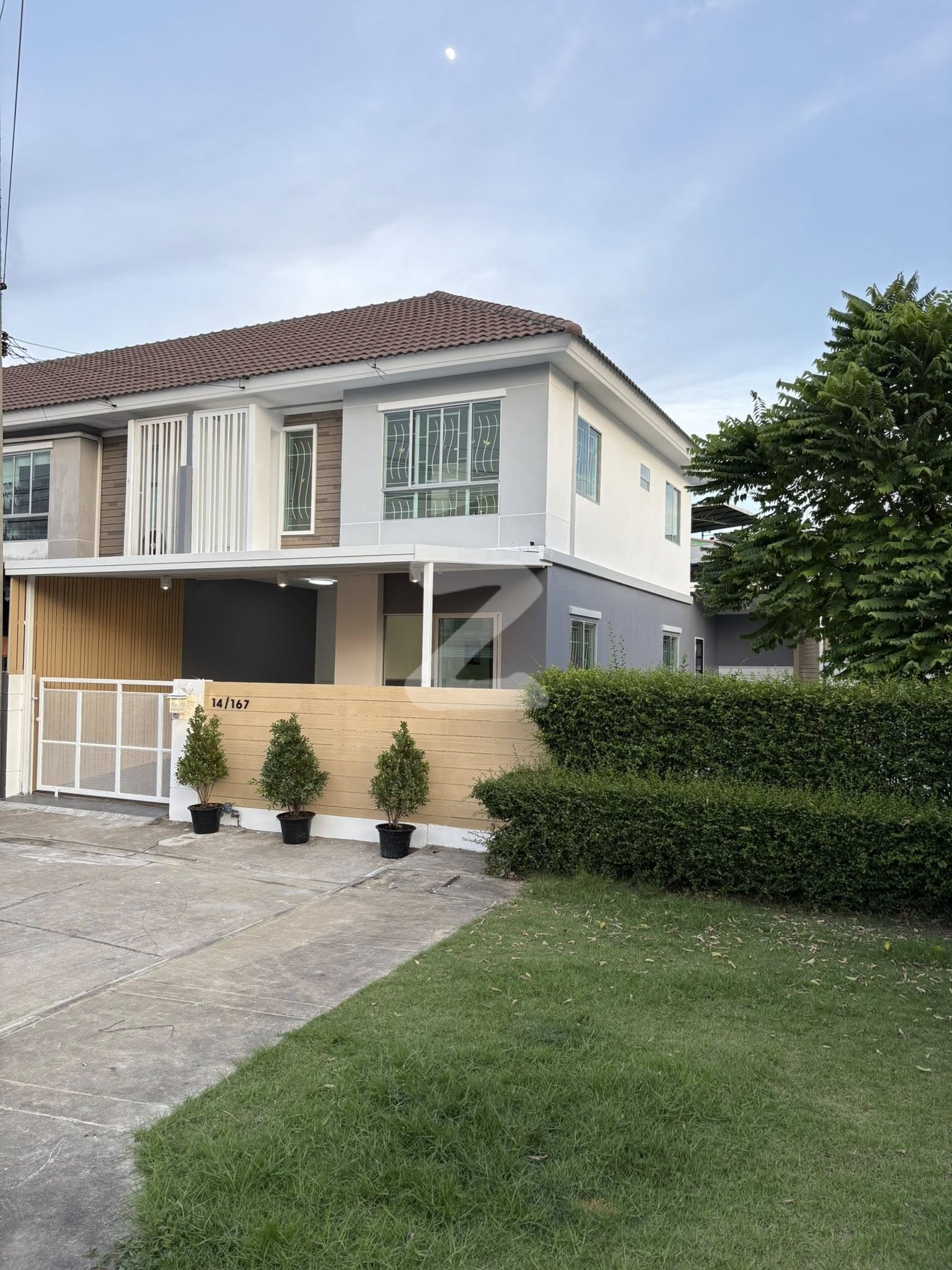🏡 ขายทาวน์เฮ้าส์แปลงริม #หลังมุม ถนนเมน ตกแต่งใหม่ทั้งหลัง พร้อมอยู่ #ฟรีโอน #ตกแต่งใหม่ทั้งหลัง           : เจ้าของขายเอง (งดรับนายหน้า)