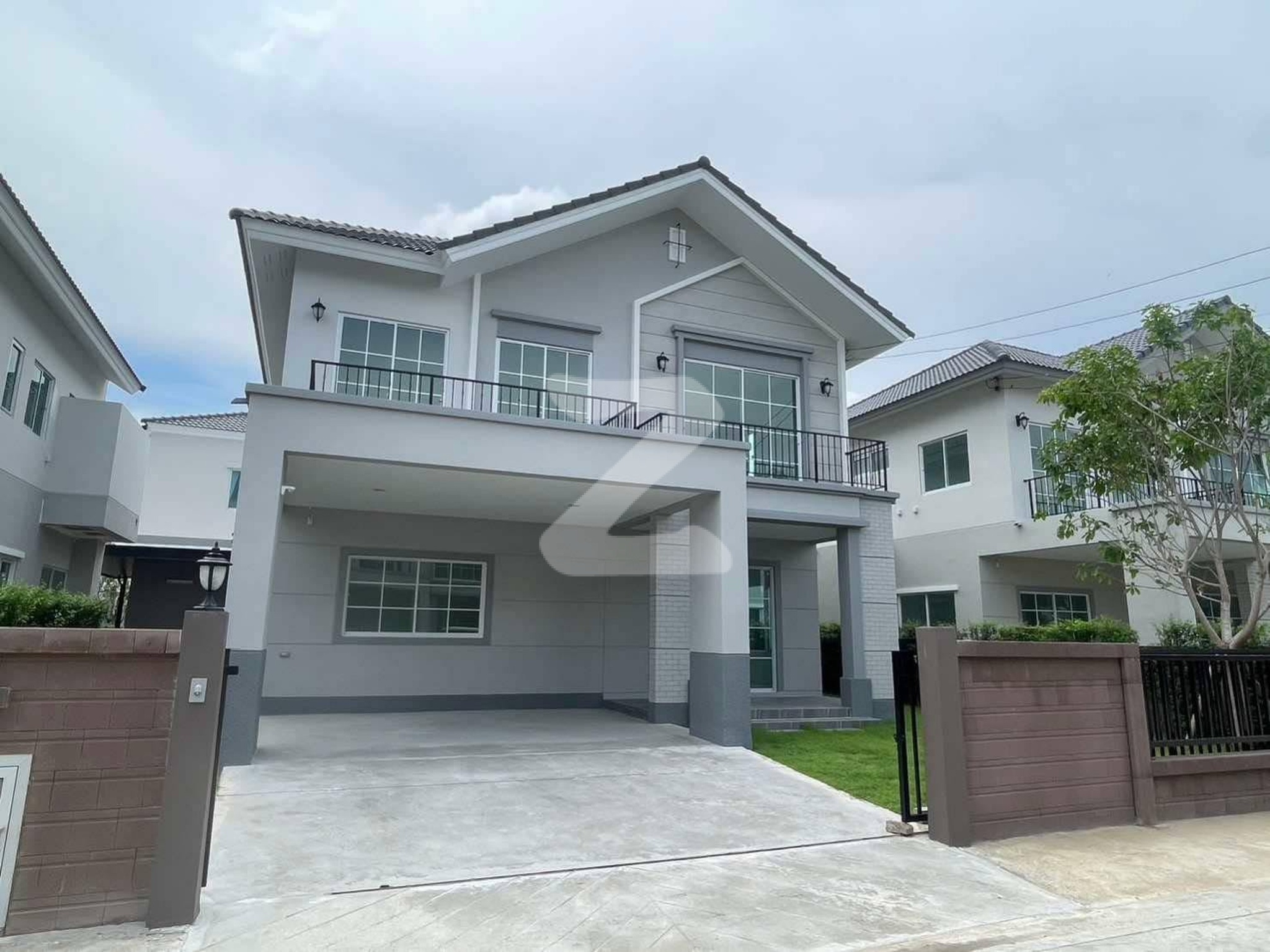 เจ้าของขายเองค่ะ  🥰บ้านสวยพร้อมอยู่ค่ะ!!! บ้านเพิ่งชื้อและตกแต่งไม่เคยมีใครเข้าอยู่มาก่อน  : เจ้าของขายเอง (งดรับนายหน้า)