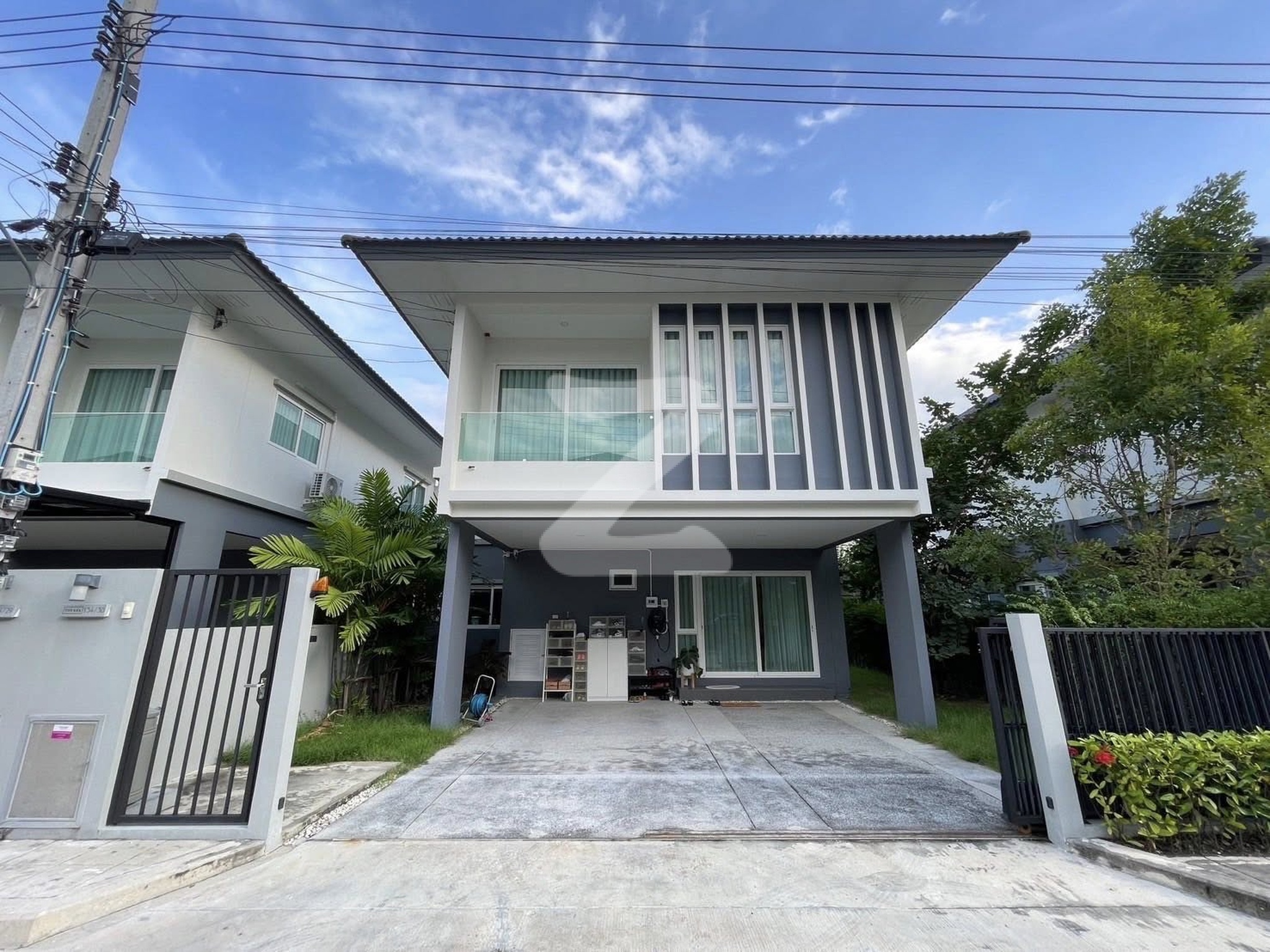 ✨𝐃𝐈𝐒𝐂𝐎𝐔𝐍𝐓 พิเศษ! ขายบ้านแฝดสวยเต็มโครงการ "เทียรา ศรีนครินทร์" (Theara Srinakarin)✨ ราคา 6.19 𝗟𝗕. のみ ***ไม่รับนายหน้าเจ้าของขายเอง*** : เจ้าของขายเอง (งดรับนายหน้า)