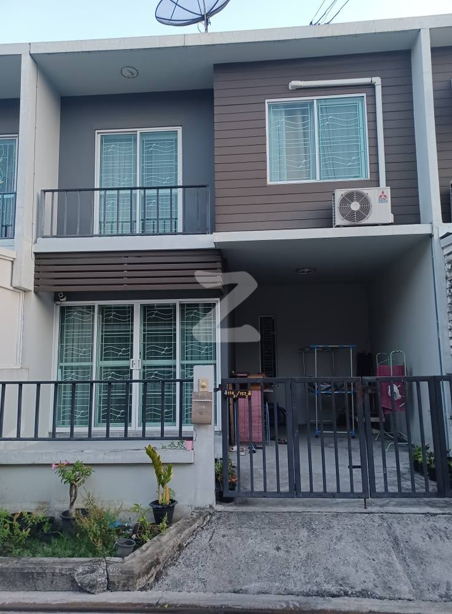 **ขายบ้าน เจ้าของขายเอง** หมู่บ้าน.เดอะคัลเลอร์ บางนา กม.10​ (ซอยมหาชัย​)​ 🏡ทาวเฮ้าส์ 2 ชั้น  พื้นที่ 17.50 ตรว.  : เจ้าของขายเอง (งดรับนายหน้า)