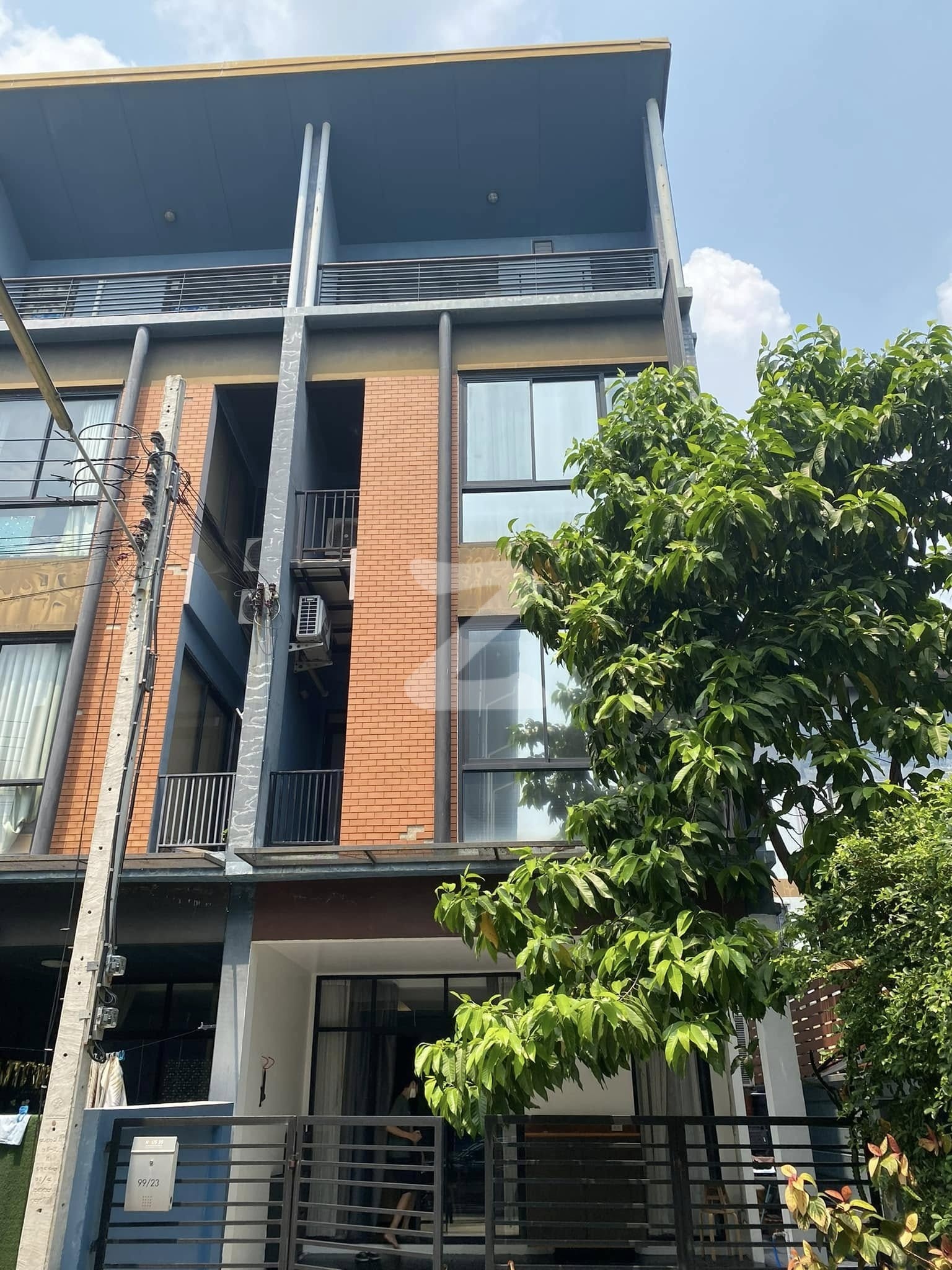 ให้เช่า Townhome / Home Office โครงการ haus35 ติดขึ้นลงทางด่วน ติดรถไฟฟ้าสายสีชมพู  ทาวน์โฮม 3 ชั้นครึ่ง  : เจ้าของให้เช่าเอง (งดรับนายหน้า)