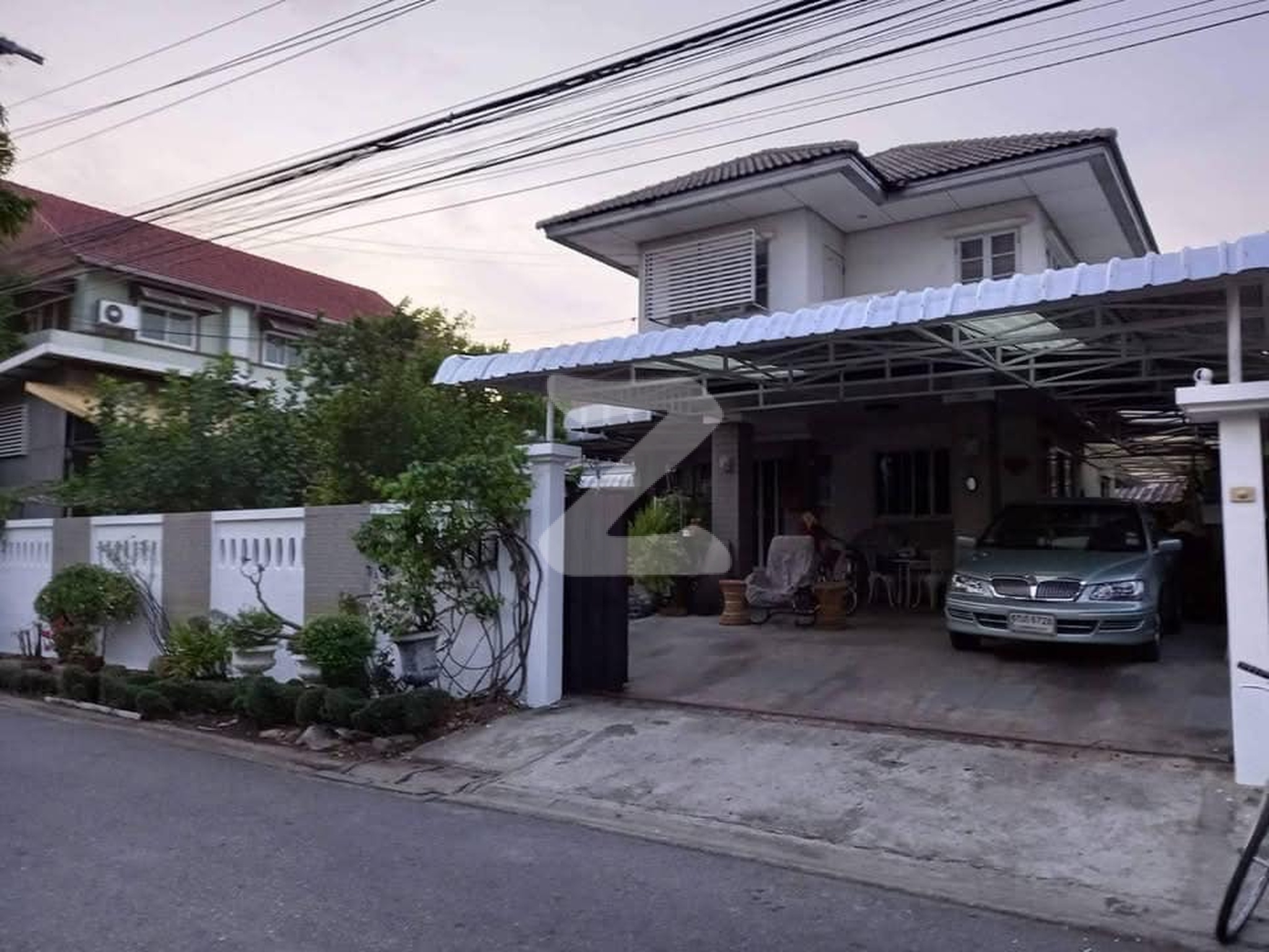 ขายบ้าน2ชั้น พร้อมบ้านน้อคดาวน์ อีก1หลัง มีห้องน้ำนอกและครัวนอก พร้อมที่ดิน เนื้อที่ 150 ตรว ในราคาเป็นกันเอง หมู่บ้านพลายรัตนะ : เจ้าของขายเอง (งดรับนายหน้า)