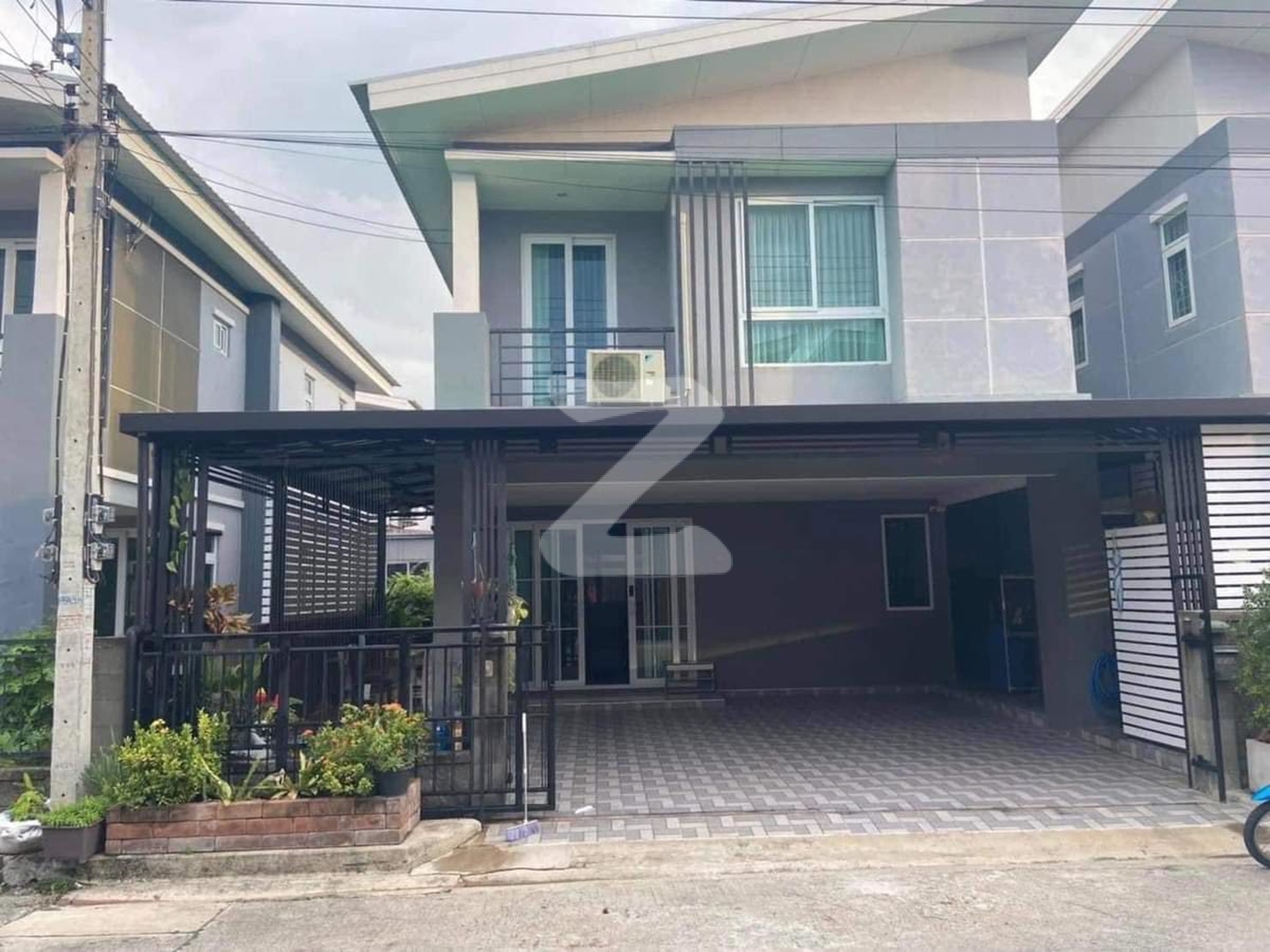 (เจ้าของ ปล่อยเอง)บ้านว่างให้เช่า สามห้องนอนสามห้องน้ำ  ￼ เฟอร์นิเจอร์ครบทุกห้อง                     : เจ้าของให้เช่าเอง (งดรับนายหน้า)