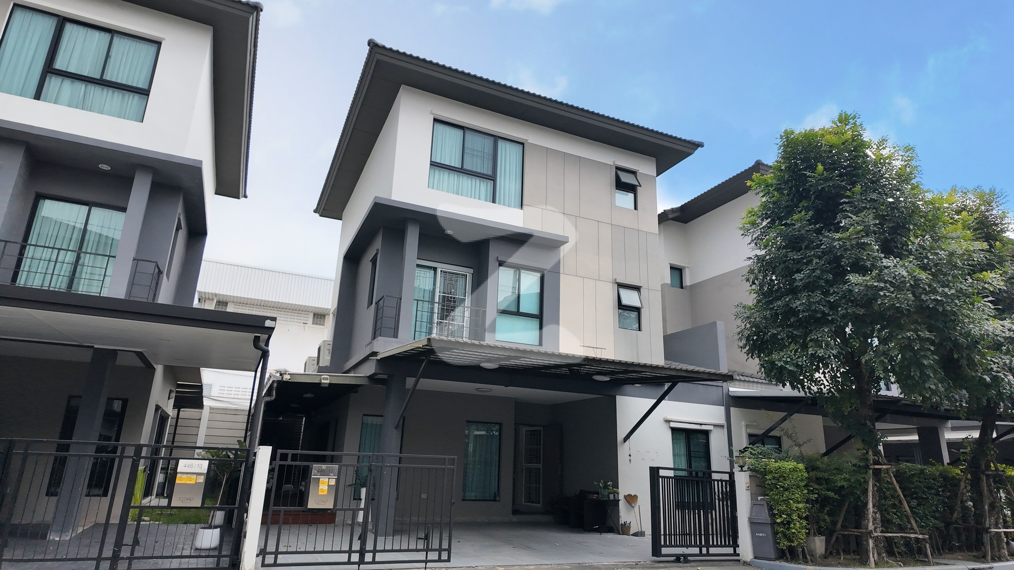 เจ้าของขายเอง บ้านแฝด Type ใหญ่ ทำเล พระราม 2 ใกล้สาทร - พระราม 3 ไป-มาสะดวก  เดินทางง่ายเชื่อมต่อถนนหลายสายจะเข้าเมืองหรือออกต่างจังหวัดก็คล่องตัว  : เจ้าของขายเอง (งดรับนายหน้า)